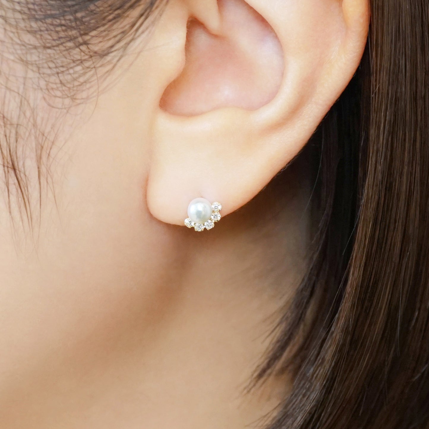 18K/10K Glittering Freshwater Pearl Earrings (Yellow Gold) - Model Image