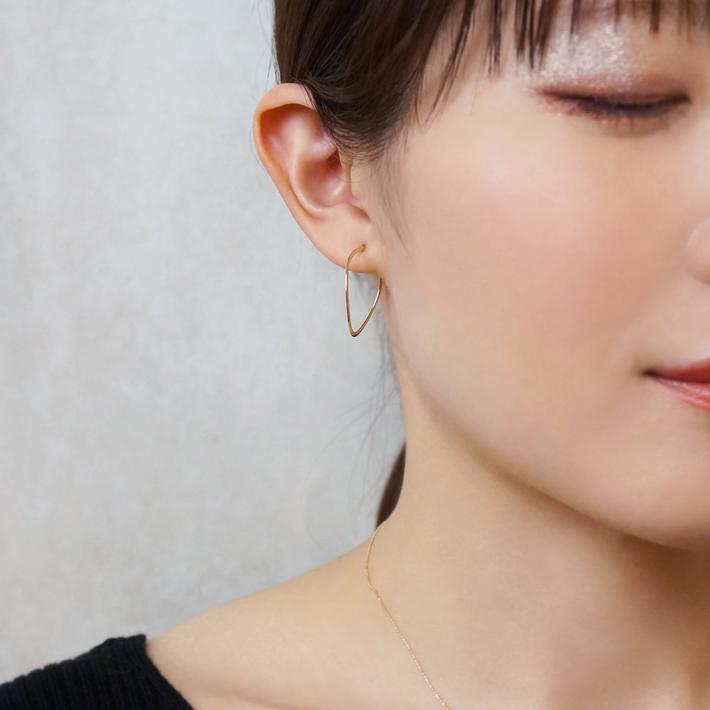 18K/10K Nuanced Wave Hoop Earrings (Yellow Gold) - Model Image