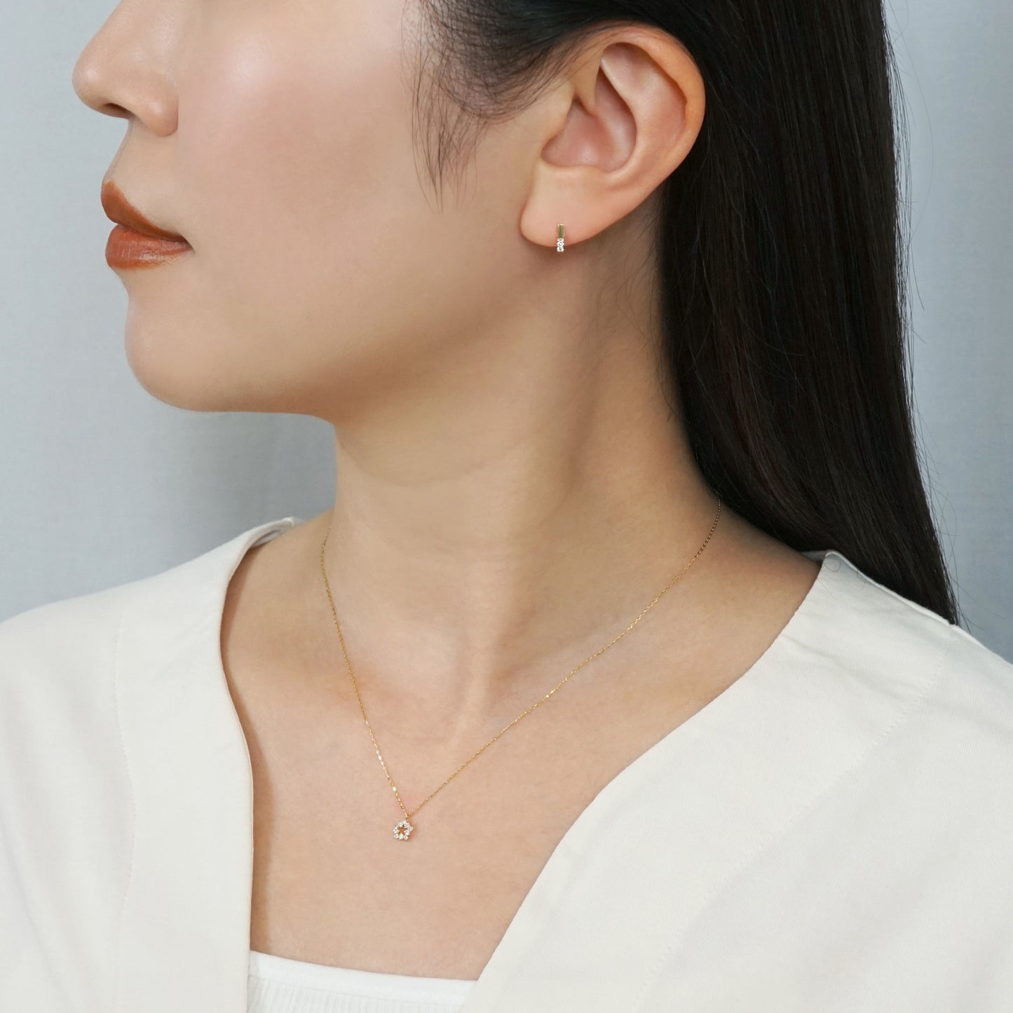 18K Diamond Star Wreath Necklace (Yellow Gold) - Model Image