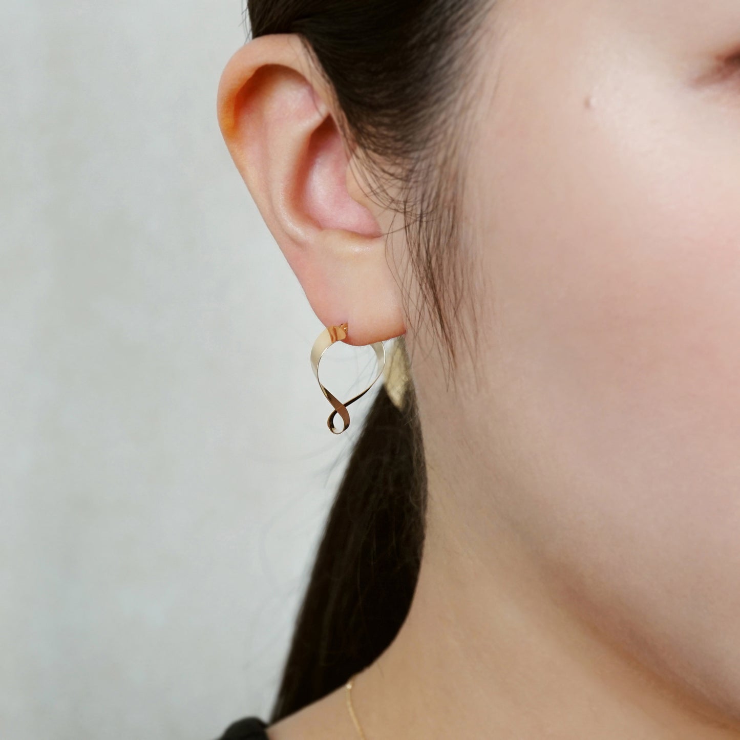 18K/10K Twisted Plate Hoop Earrings (Yellow Gold) - Model Image