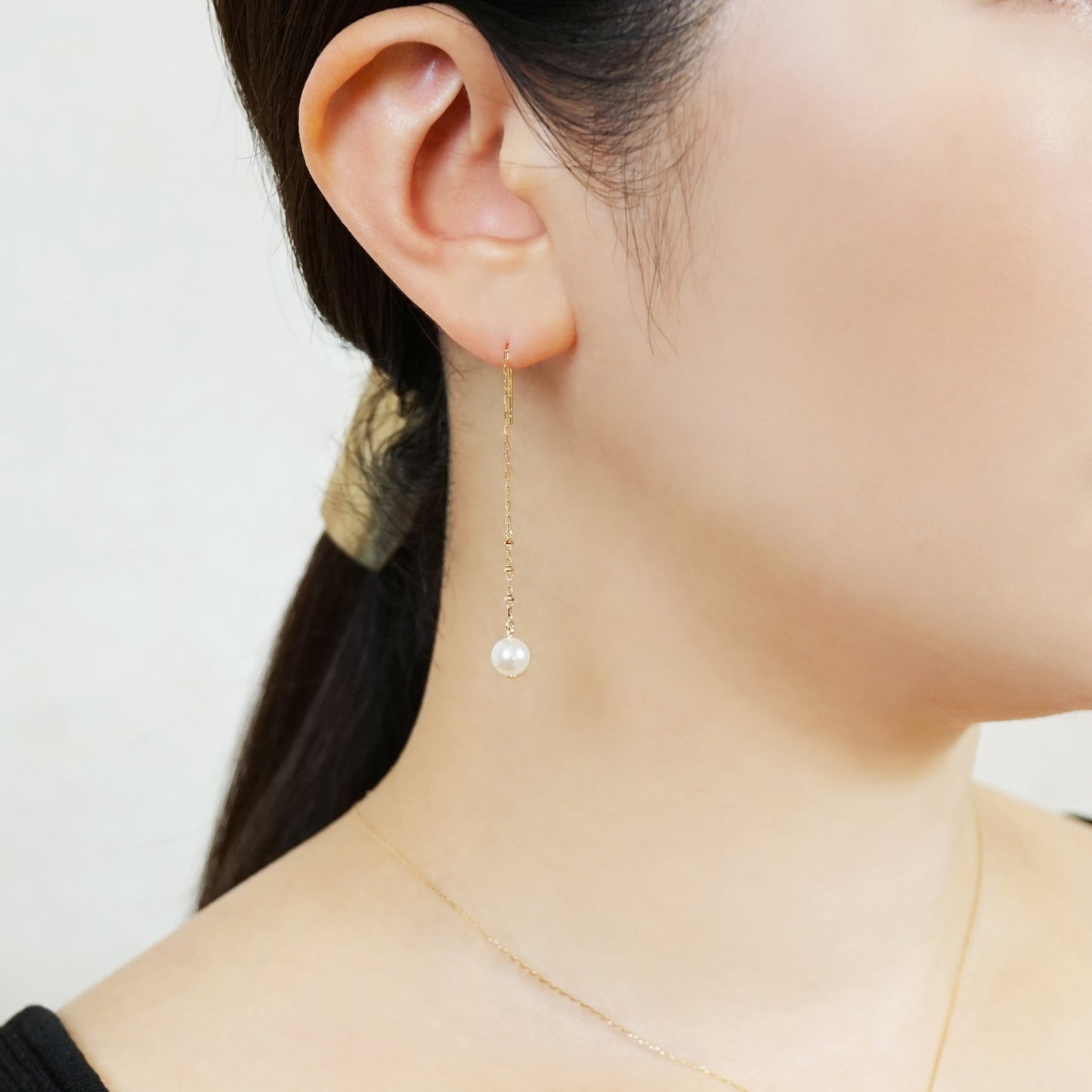 18K/10 Akoya Pearl Chain Type Earrings (Yellow Gold) - Model Image