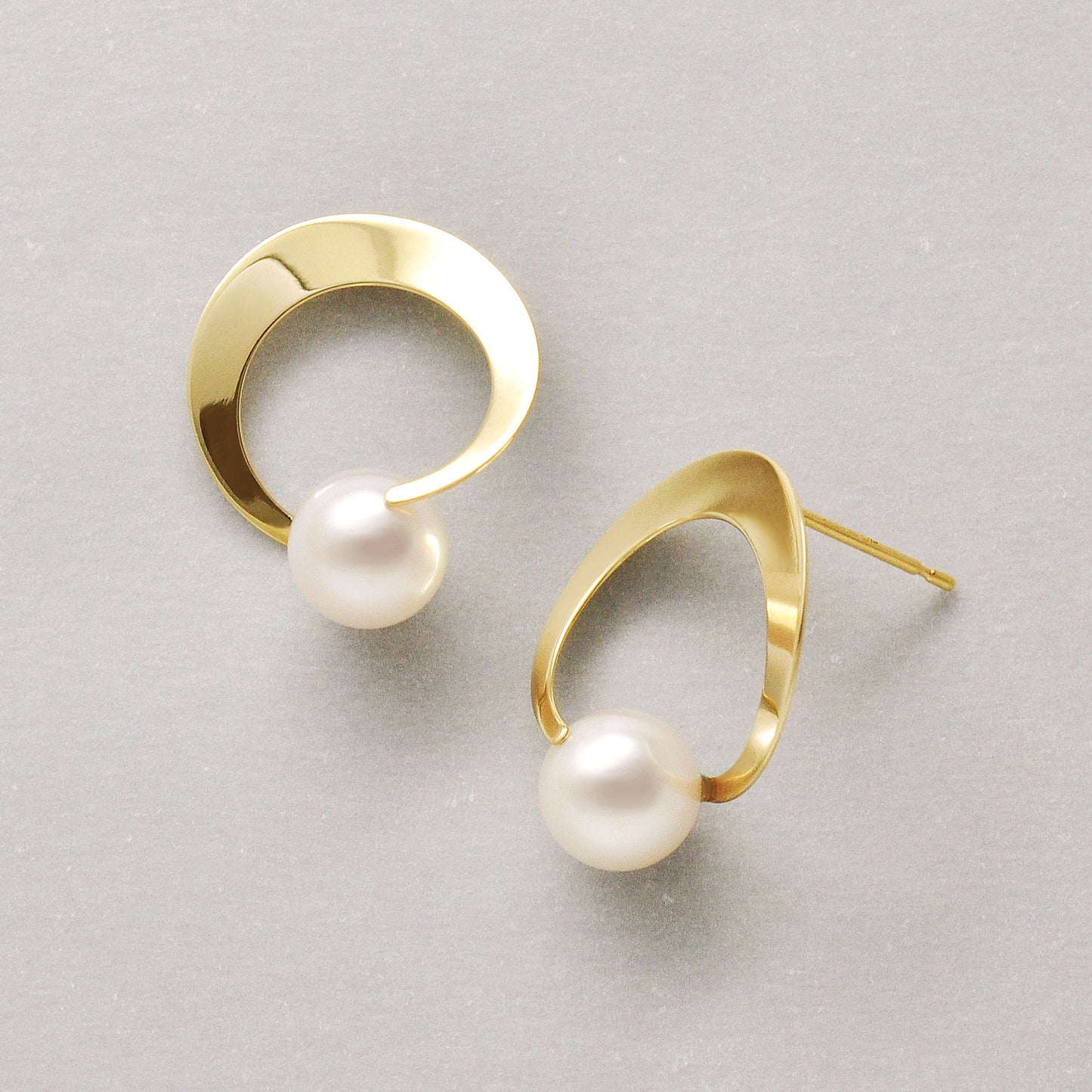 18K/10 Akoya Pearl Circle Design Earrings (Yellow Gold) - Product Image