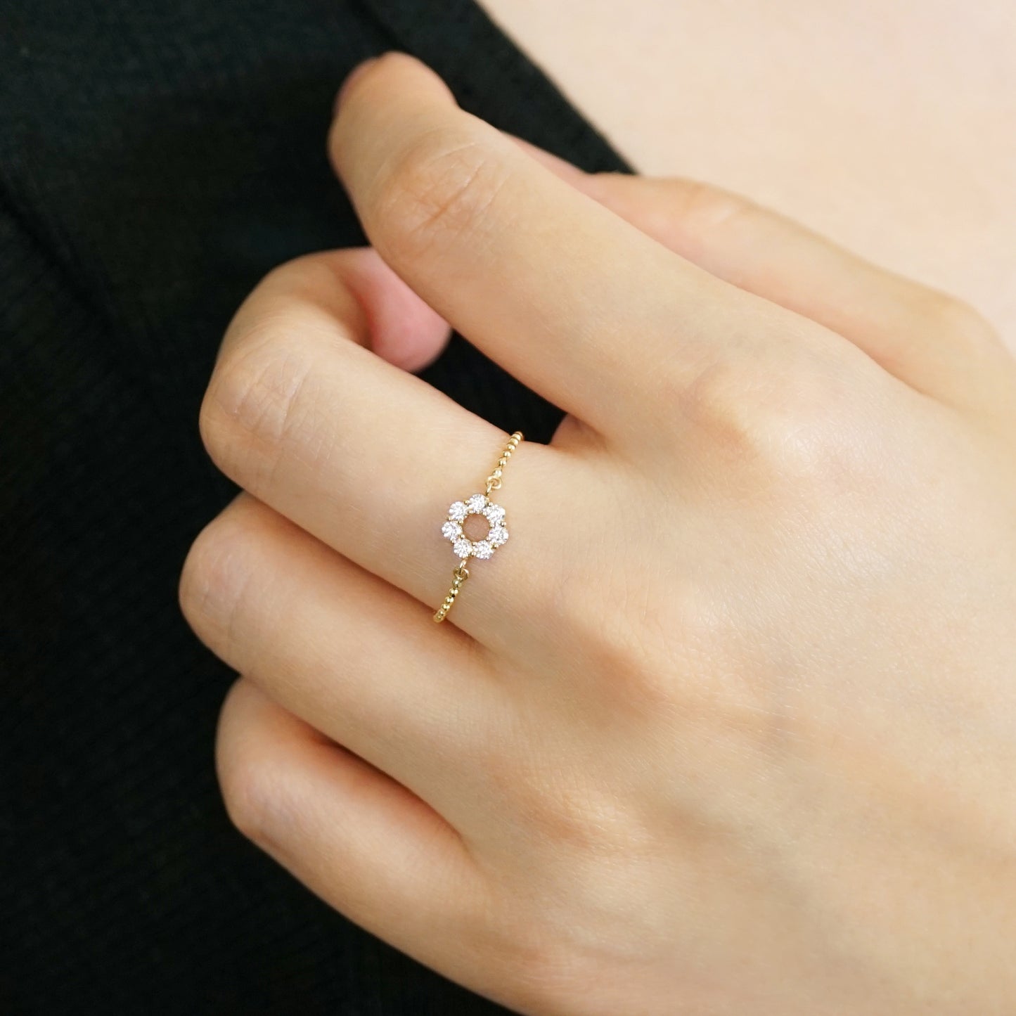 10K Moissanite Circle Flower Chain Ring (Yellow Gold) - Model Image