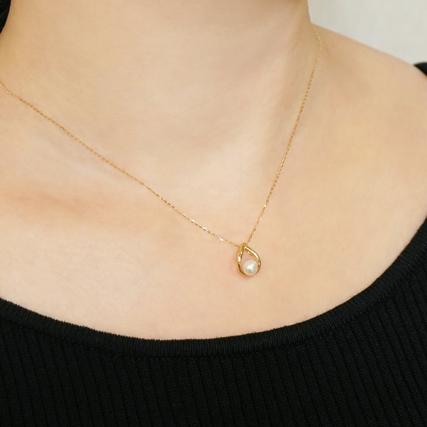 10K Dew Drop Design Akoya Pearl Necklace (Yellow Gold) - Model Image