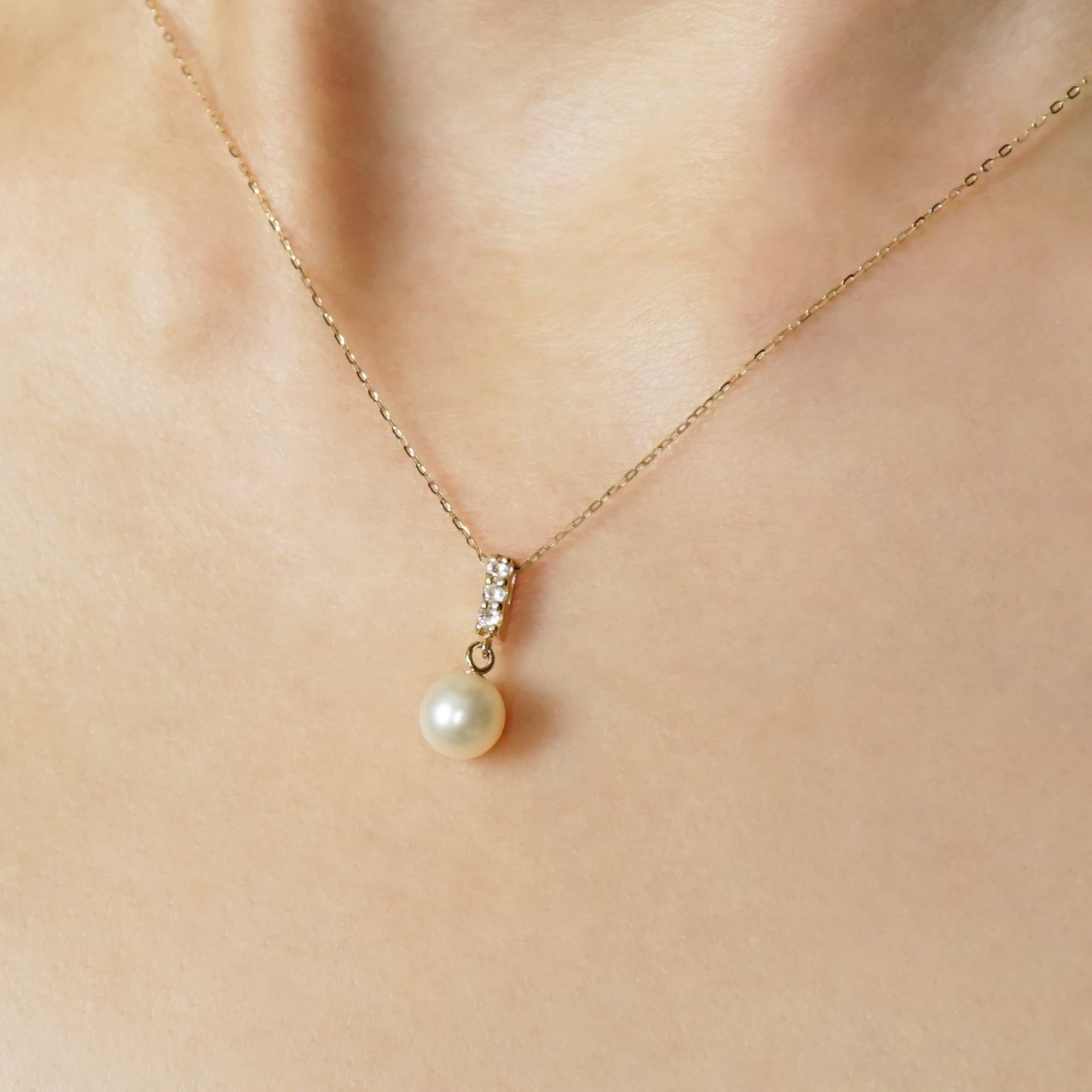 10K Freshwater Pearl Bar Shaped Necklace (Yellow Gold) - Model Image
