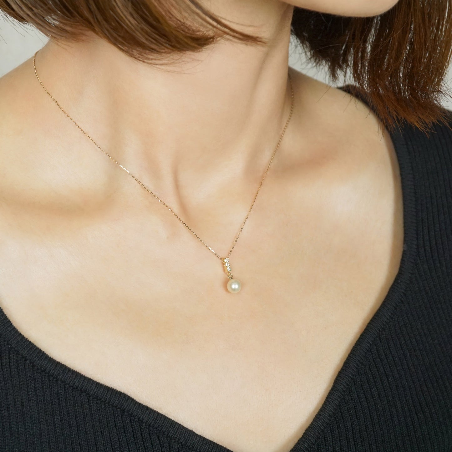 10K Freshwater Pearl Bar Shaped Necklace (Yellow Gold) - Model Image