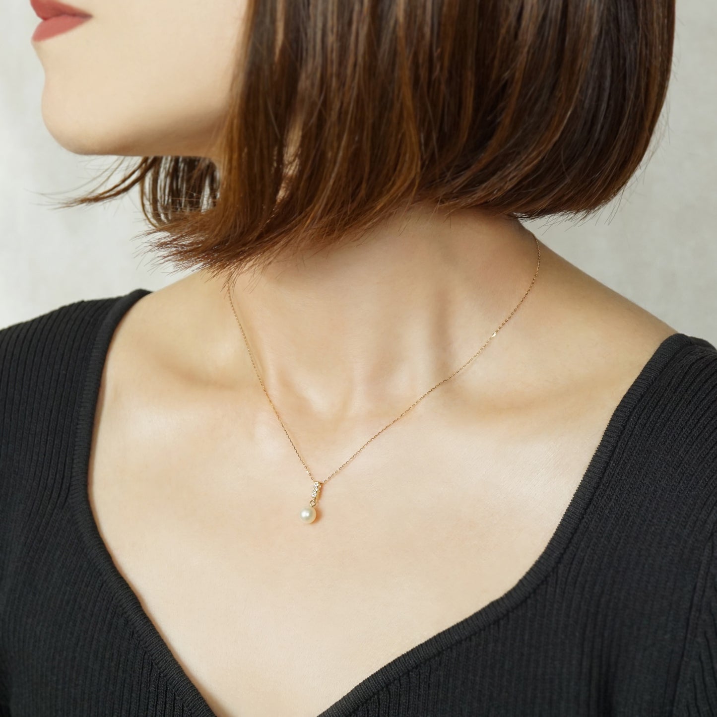 10K Freshwater Pearl Bar Shaped Necklace (Yellow Gold) - Model Image