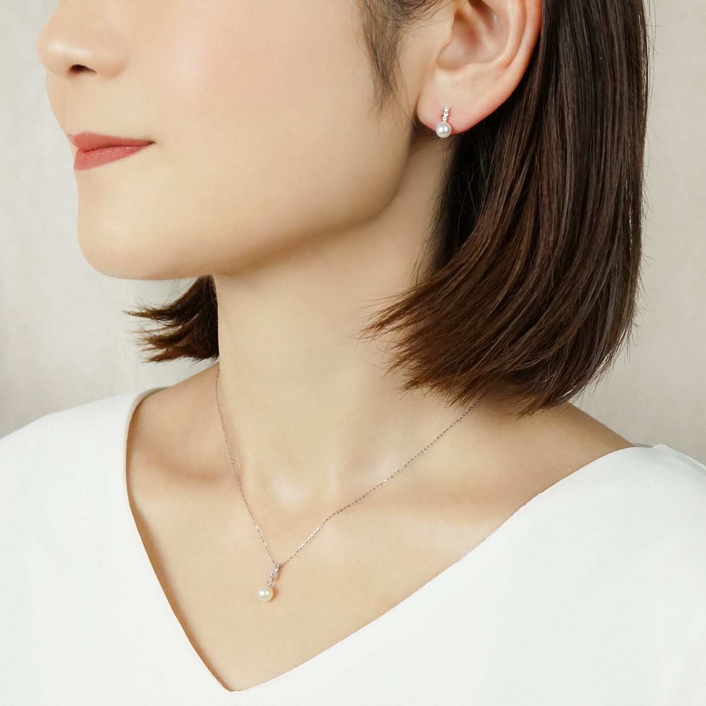 10K Freshwater Pearl Bar Line Necklace (White Gold) - Model Image