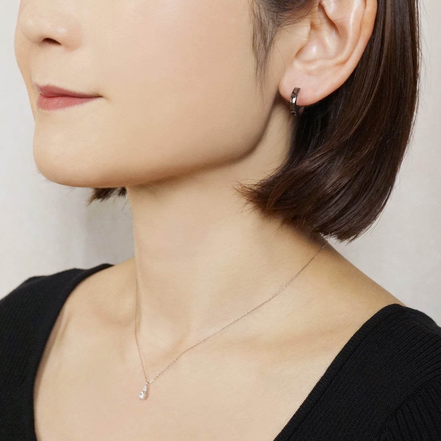 10K / 925 Sterling Silver Flat Wire Black Basic Hoop Earrings - Model Image