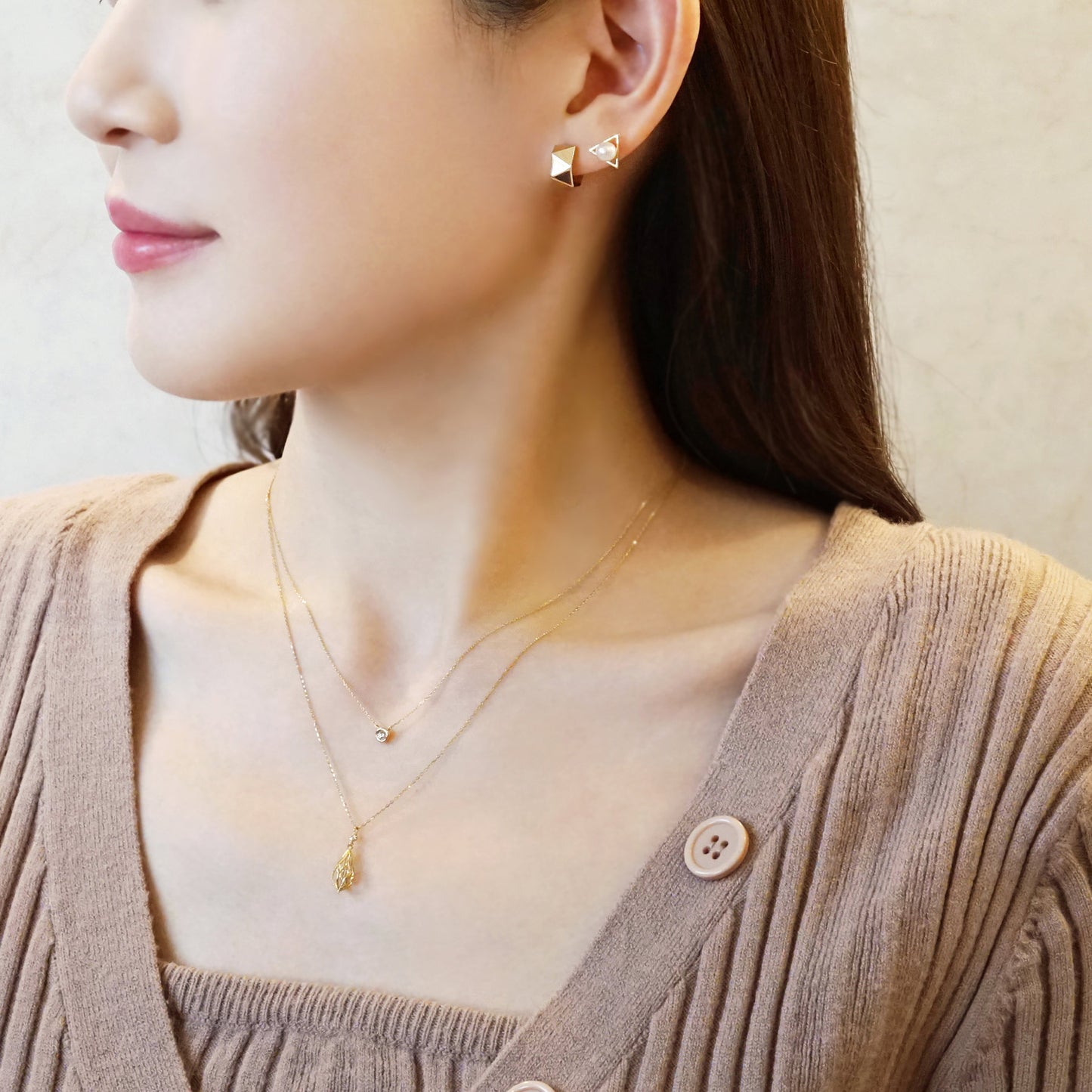 18K/10K Yellow Gold Geometry Hoop Earrings - Model Image