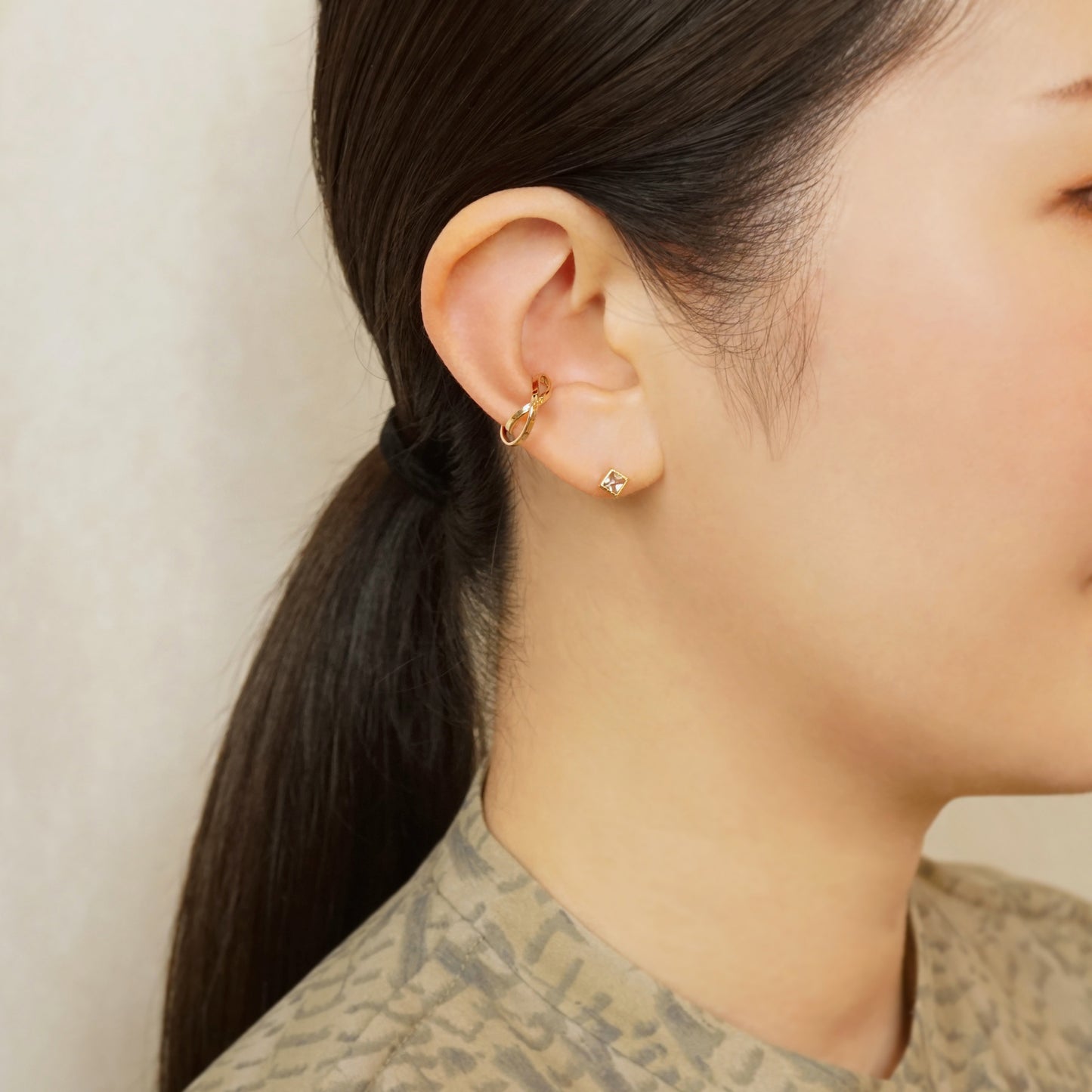 10K Gold Bicolor Ear Cuff (Rose Gold / Yellow Gold) - Model Image