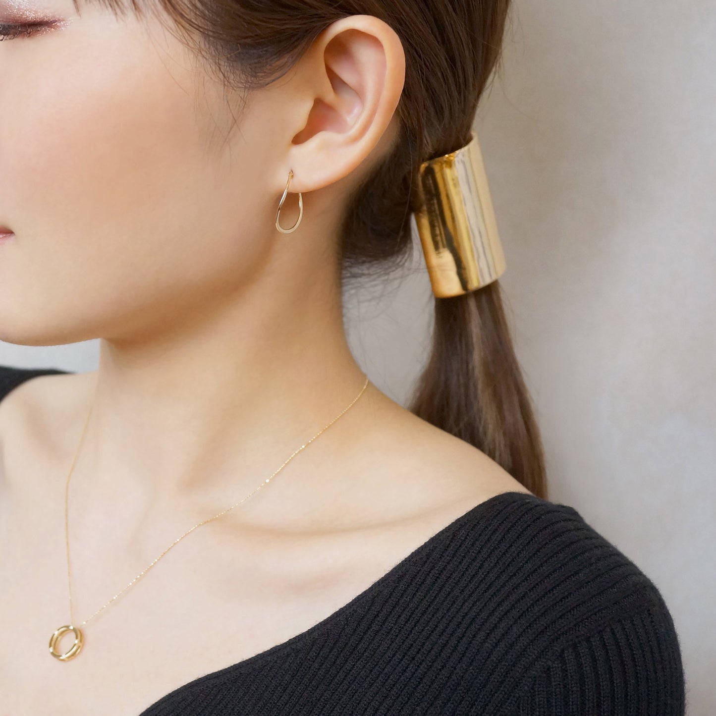 18K/10K Yellow Gold Wave Hoop Earrings - Model Image