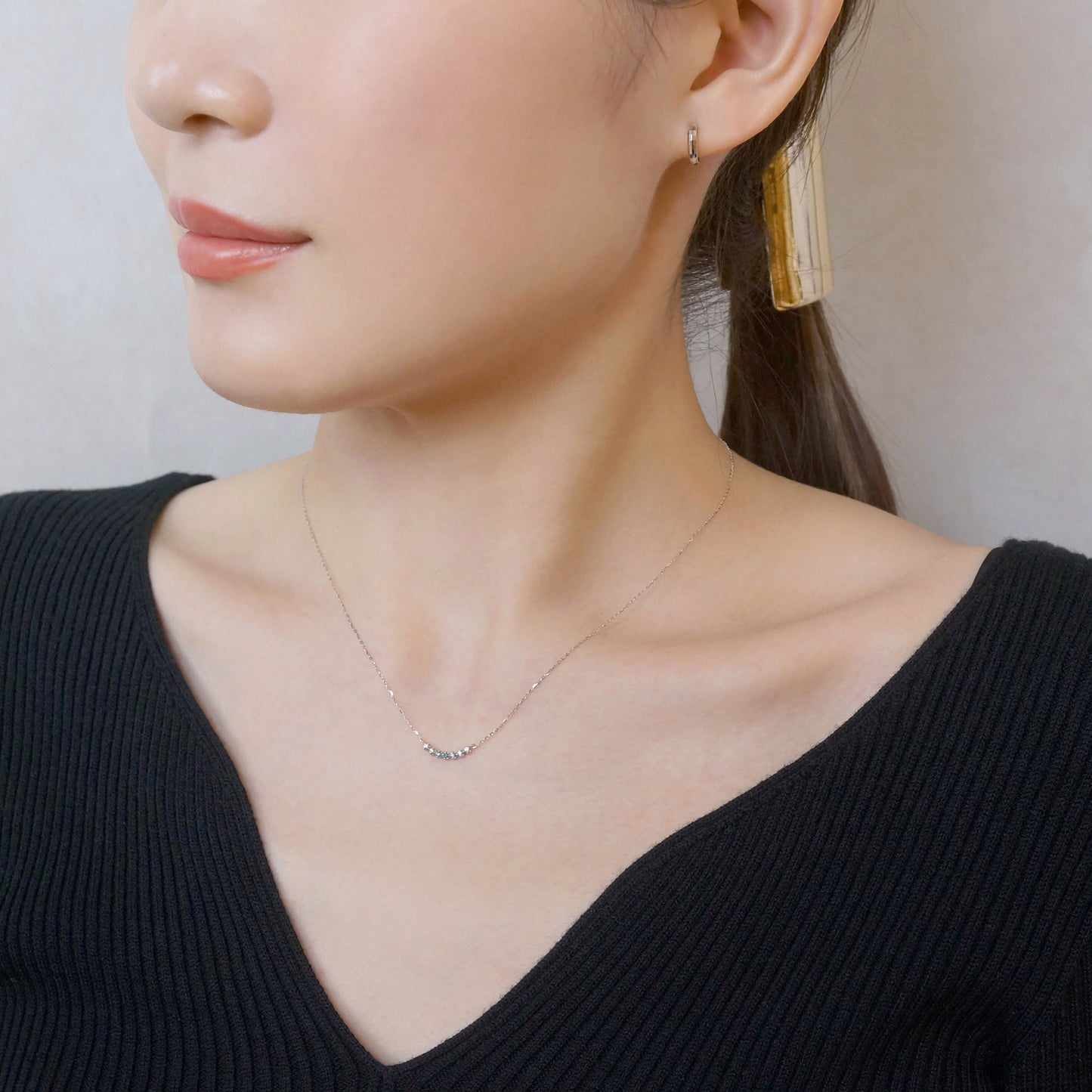 10K White Gold Diamond Gradation Arch Design Necklace - Model Image