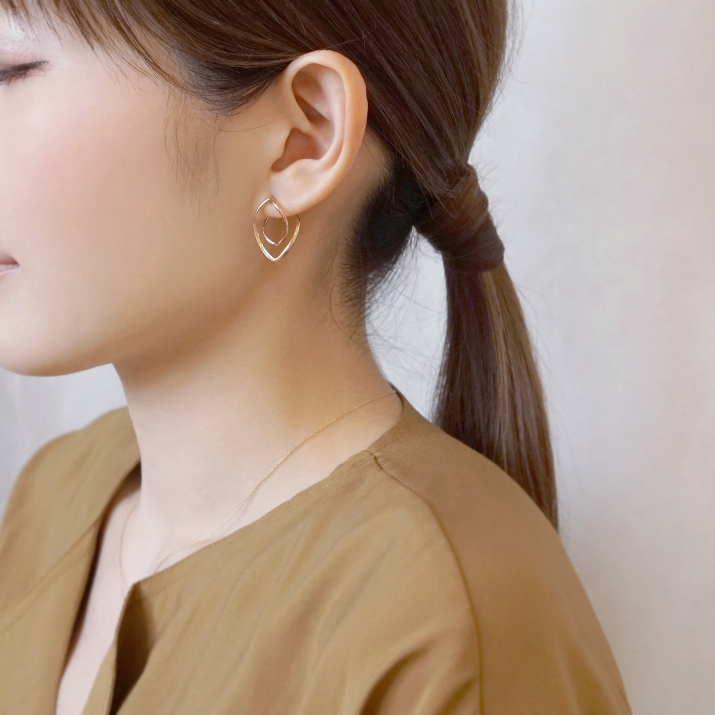 18K/10K Gold 3D Marquise Earrings (Yellow Gold / Rose Gold) - Model Image