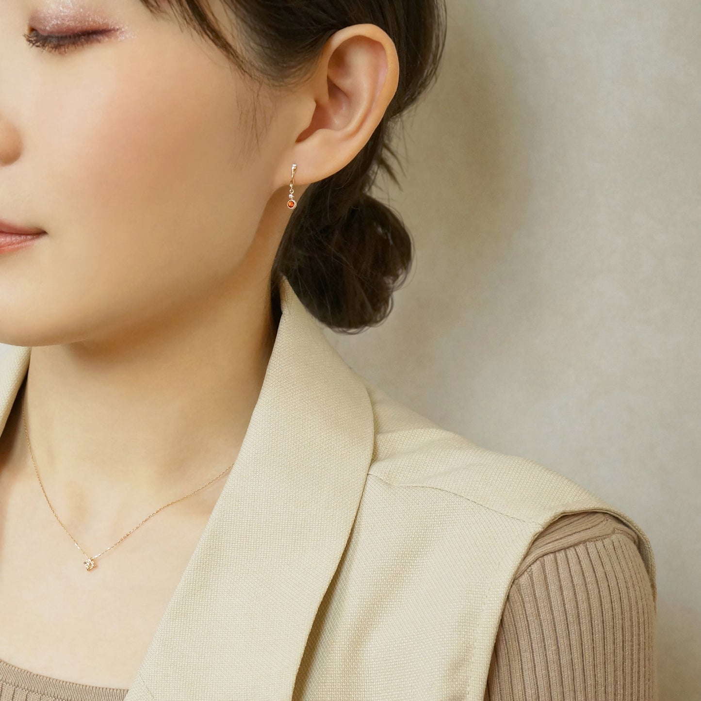 18K/10K Yellow Gold Garnet Swinging Earrings - Model Image