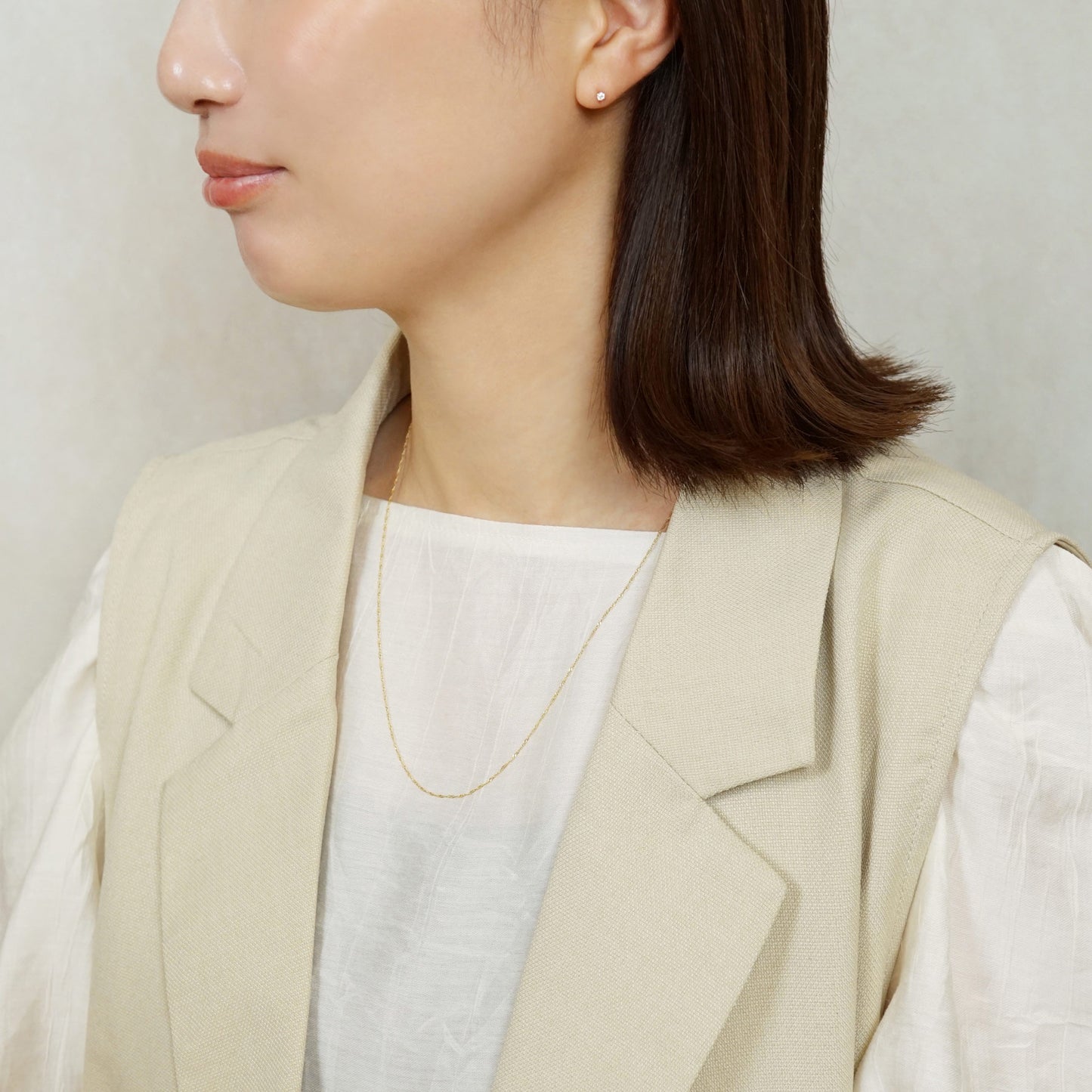 10K Screw Chain Necklace 50cm (Yellow Gold) - Model Image