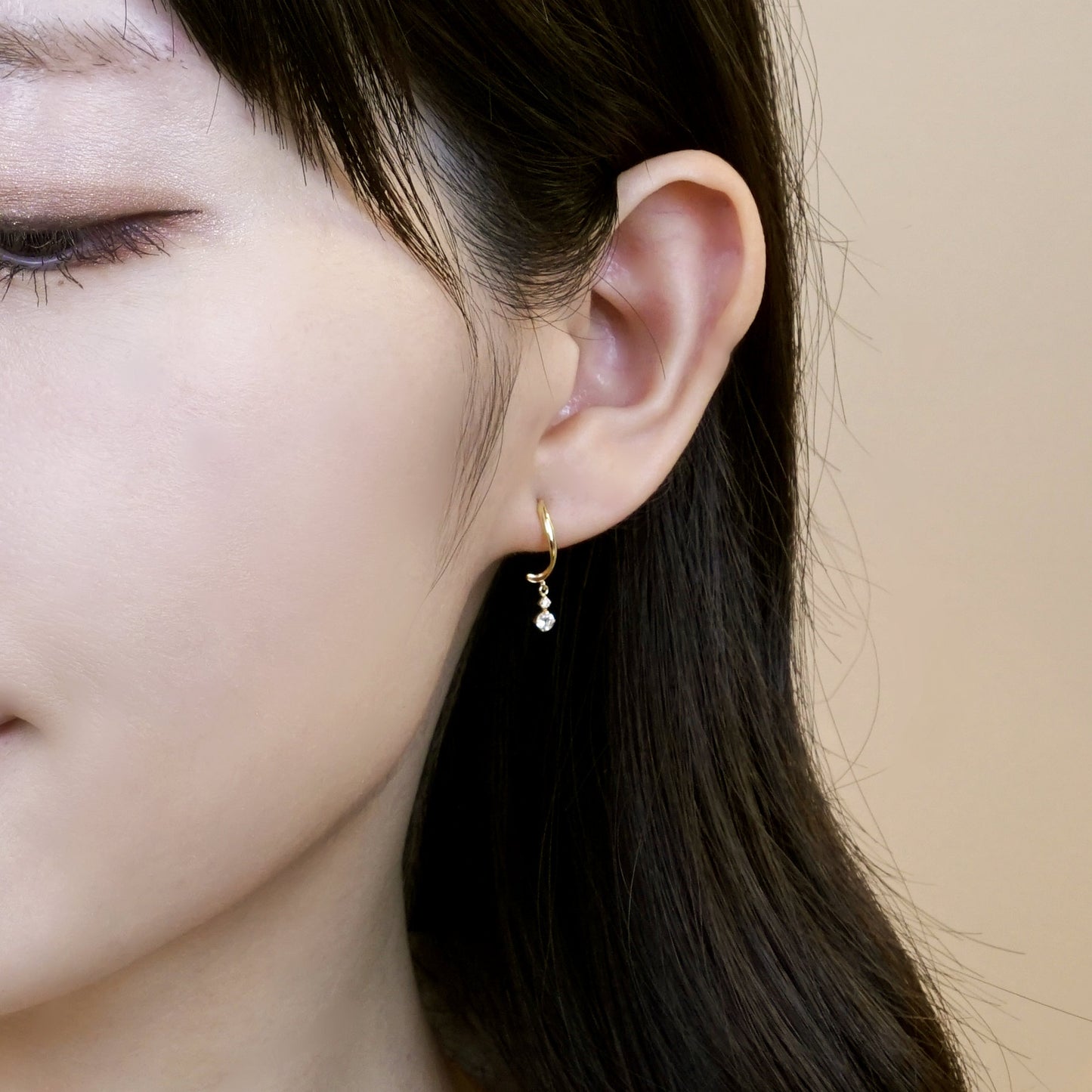 18K Yellow Gold Diamond Twisted Earrings - Model Image