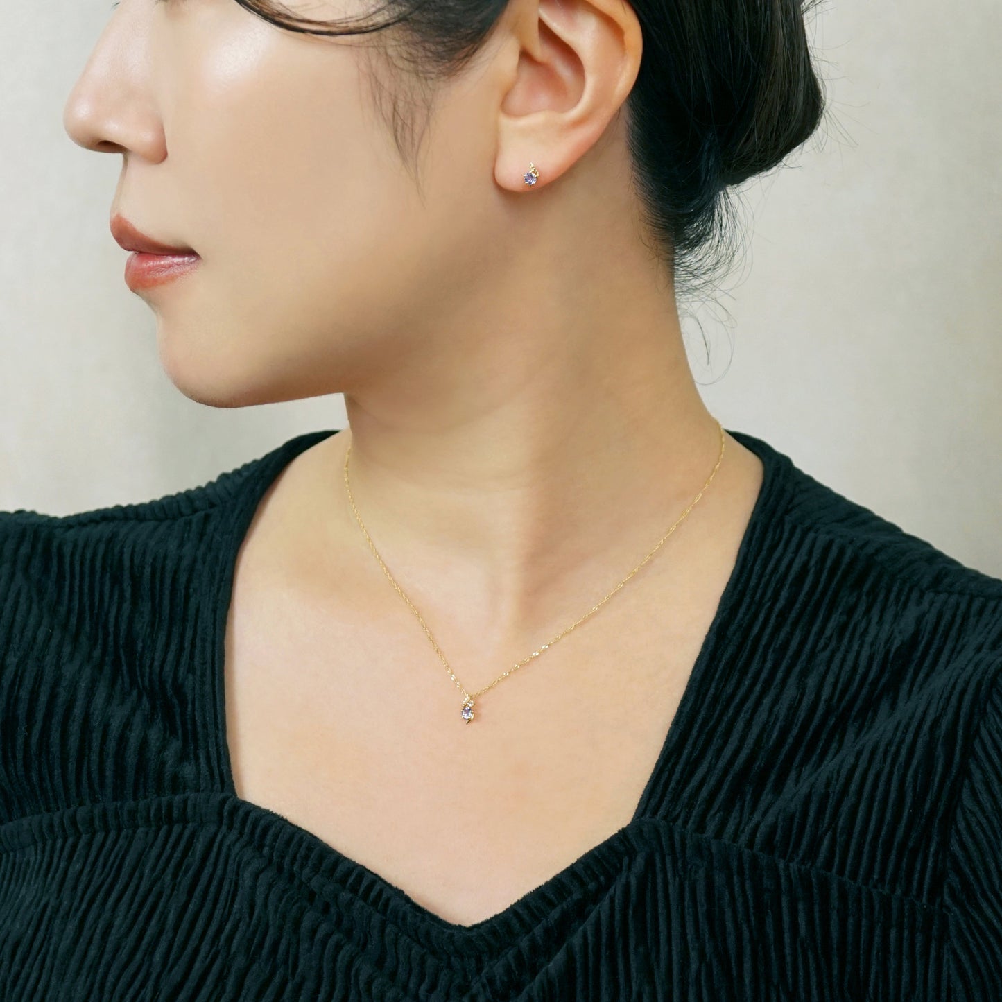 10K Tanzanite Comet Necklace (Yellow Gold) - Model Image