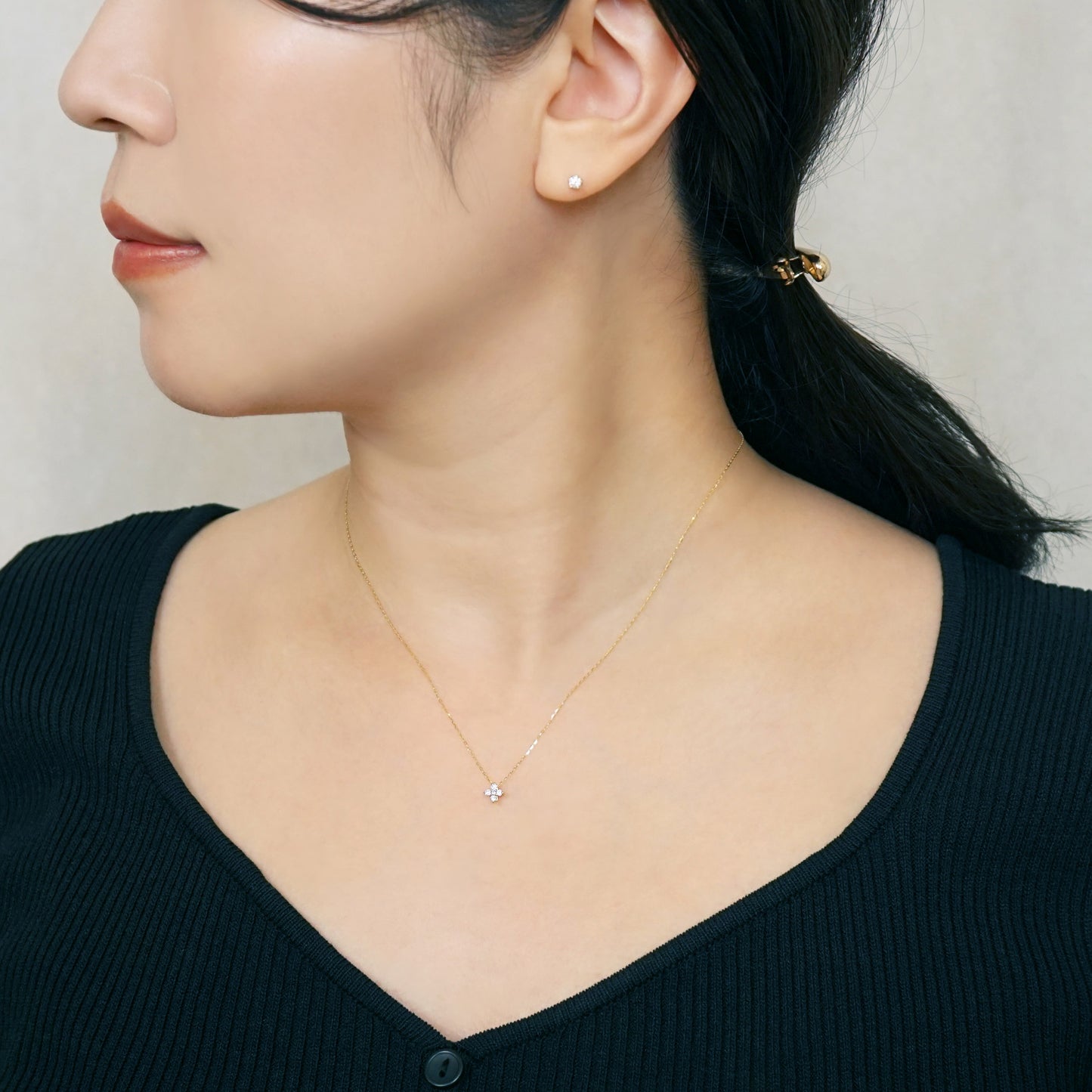 18K Yellow Gold Diamond Flower Necklace (S) - Model Image