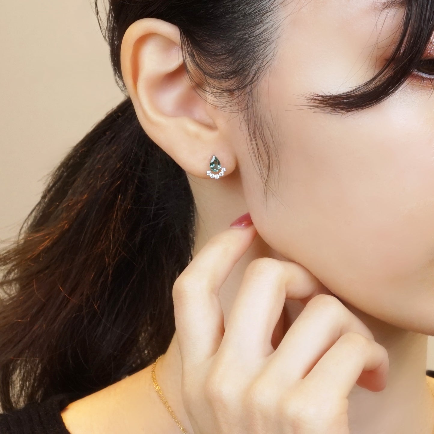 14K/10K White Gold Dew Drop Glittering Earrings - Model Image