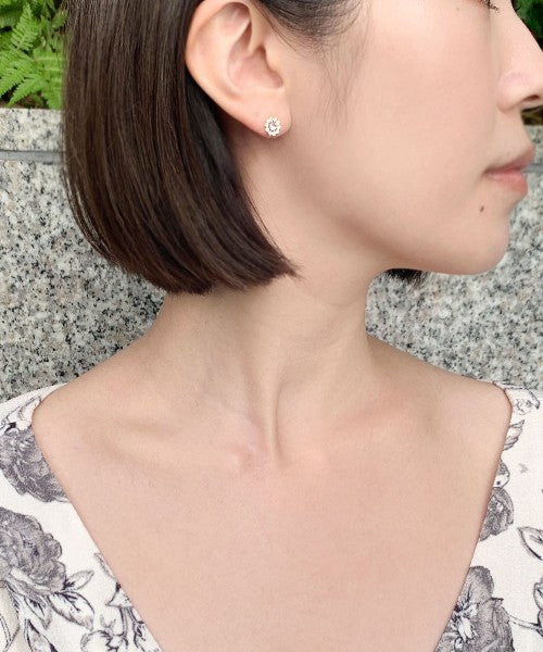 18K / 10K Yellow Gold Tanzanite Circle Earrings - Model Image