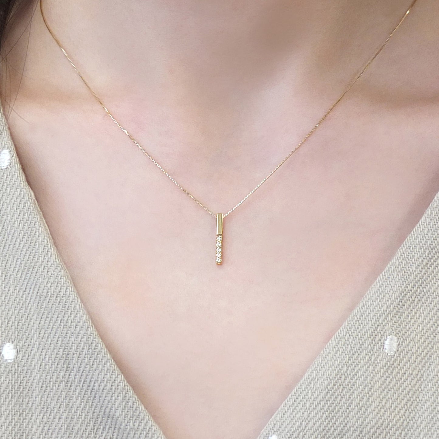 10K Yellow Gold Diamond 5-Stone Bar Necklace - Model Image