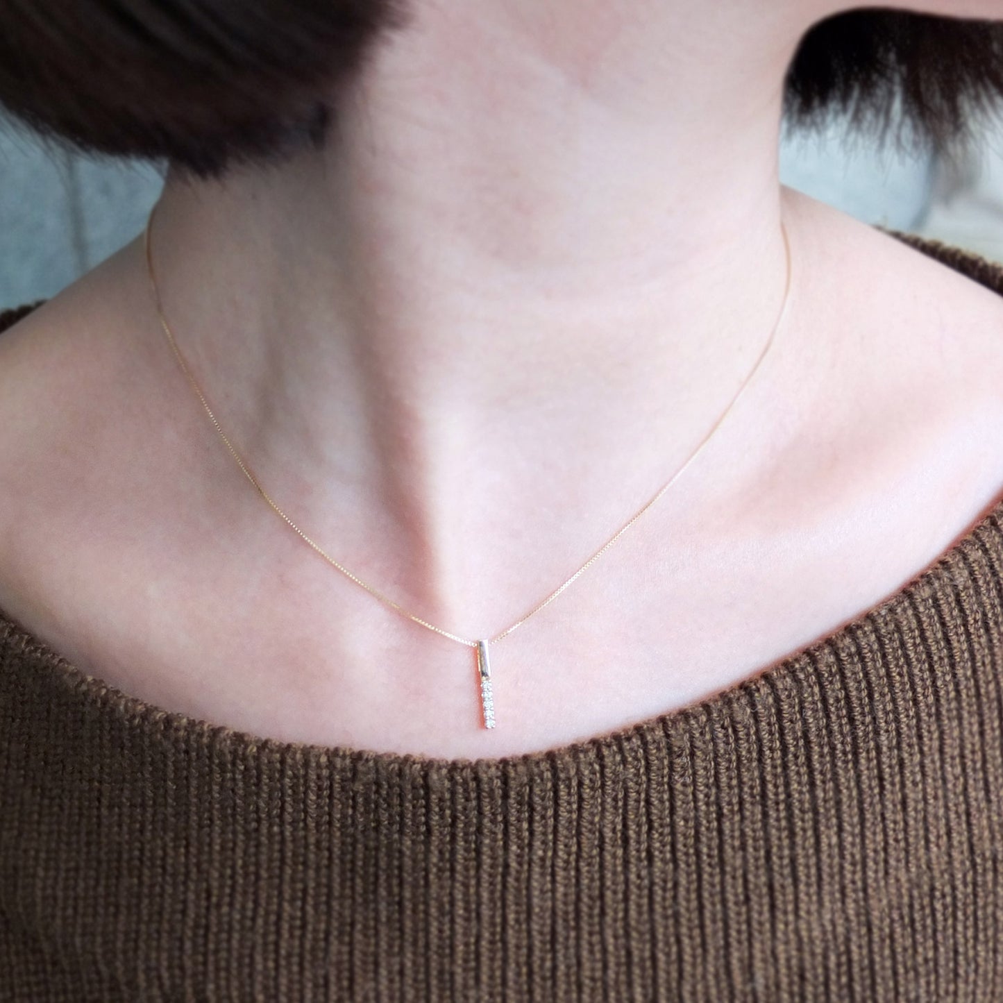 10K Yellow Gold Diamond 5-Stone Bar Necklace - Model Image