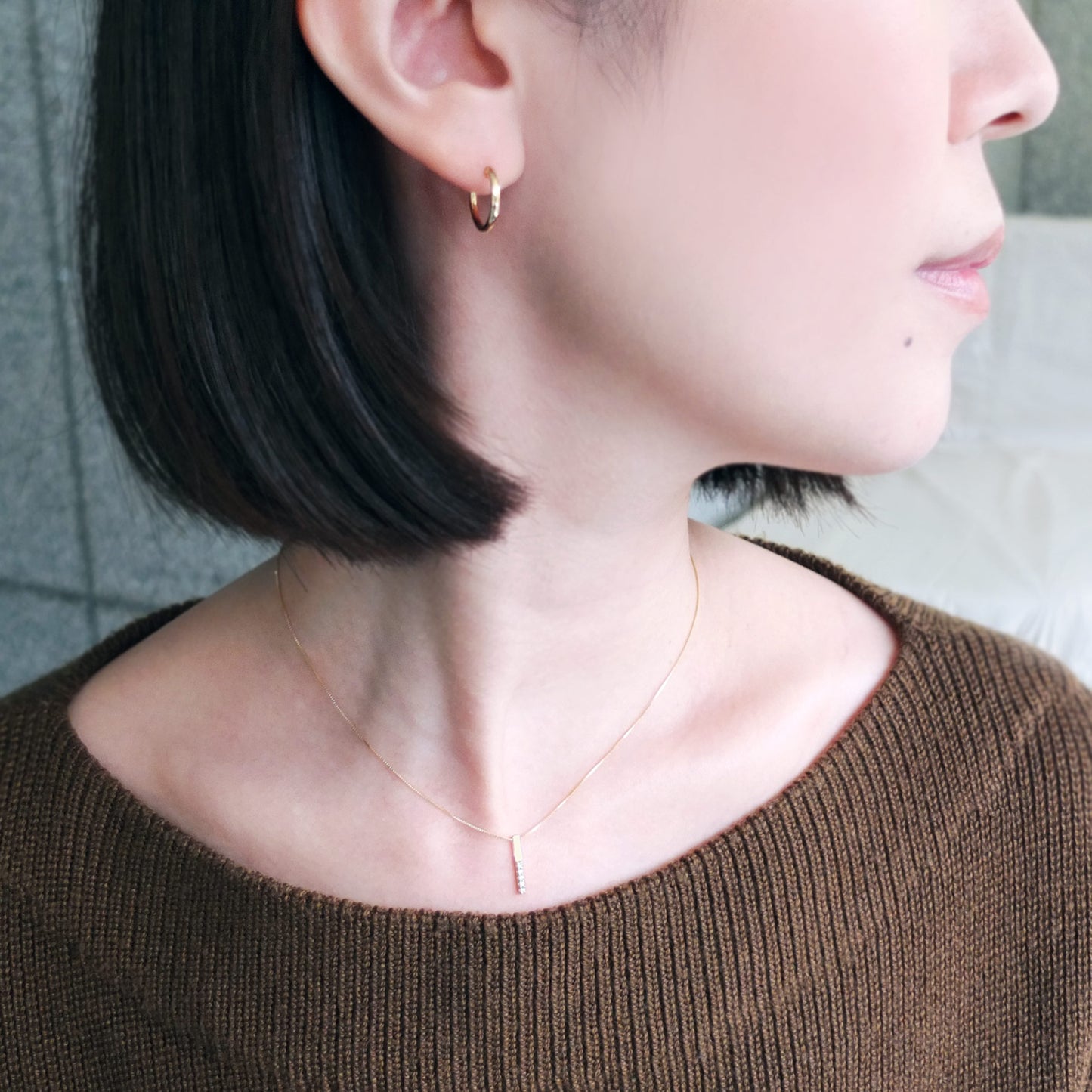 10K Yellow Gold Diamond 5-Stone Bar Necklace - Model Image