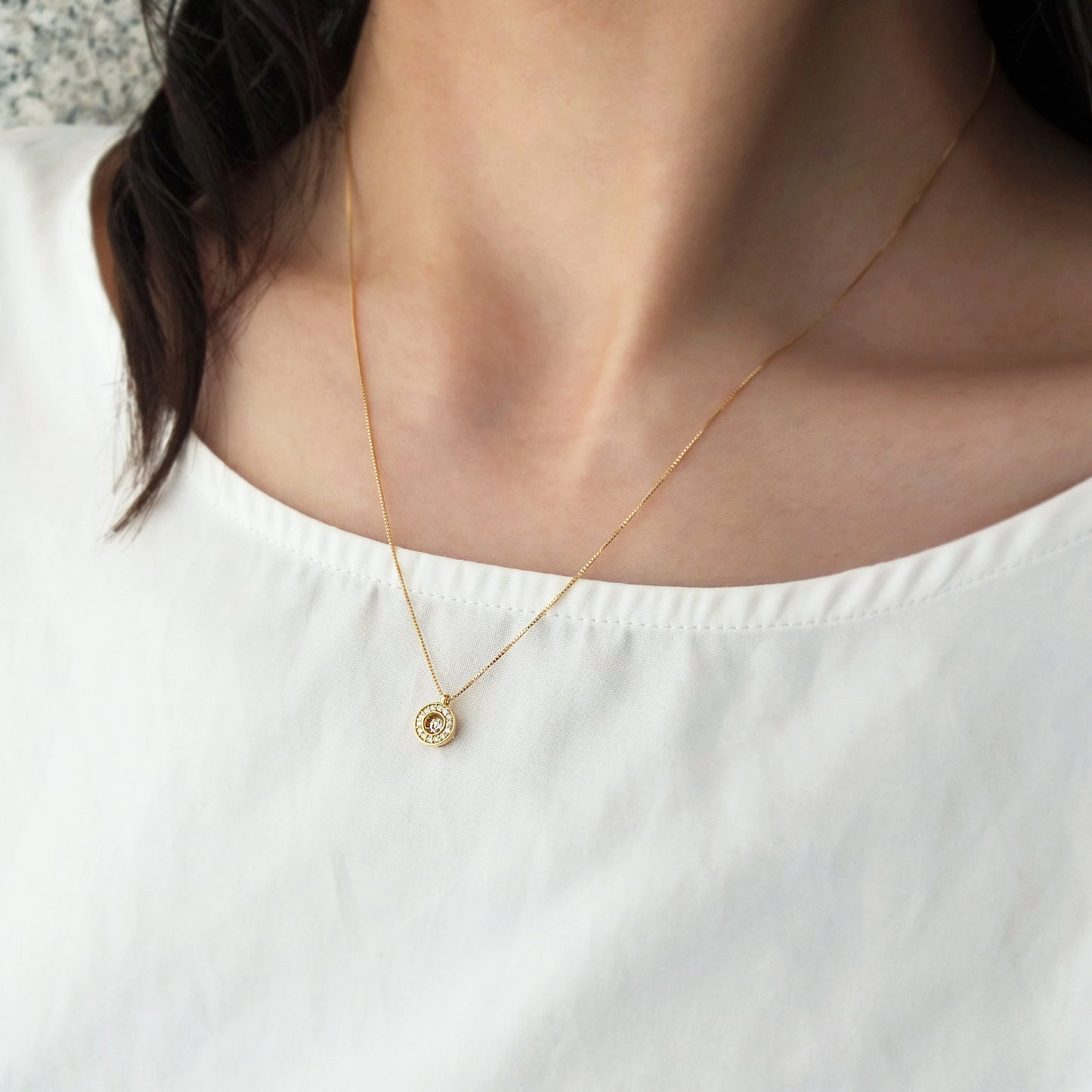 18K Yellow Gold Dancing Diamond Circle Necklace - Model Image