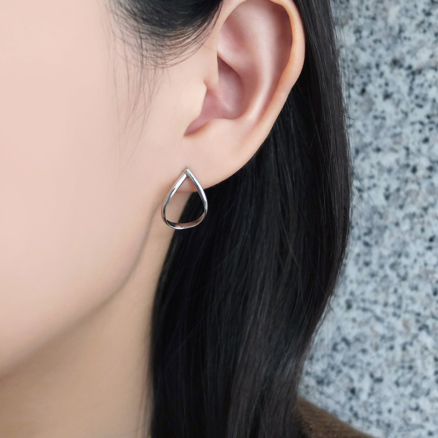 925 Sterling Silver Earrings "Drop" (Rhodium Plated) - Model Image