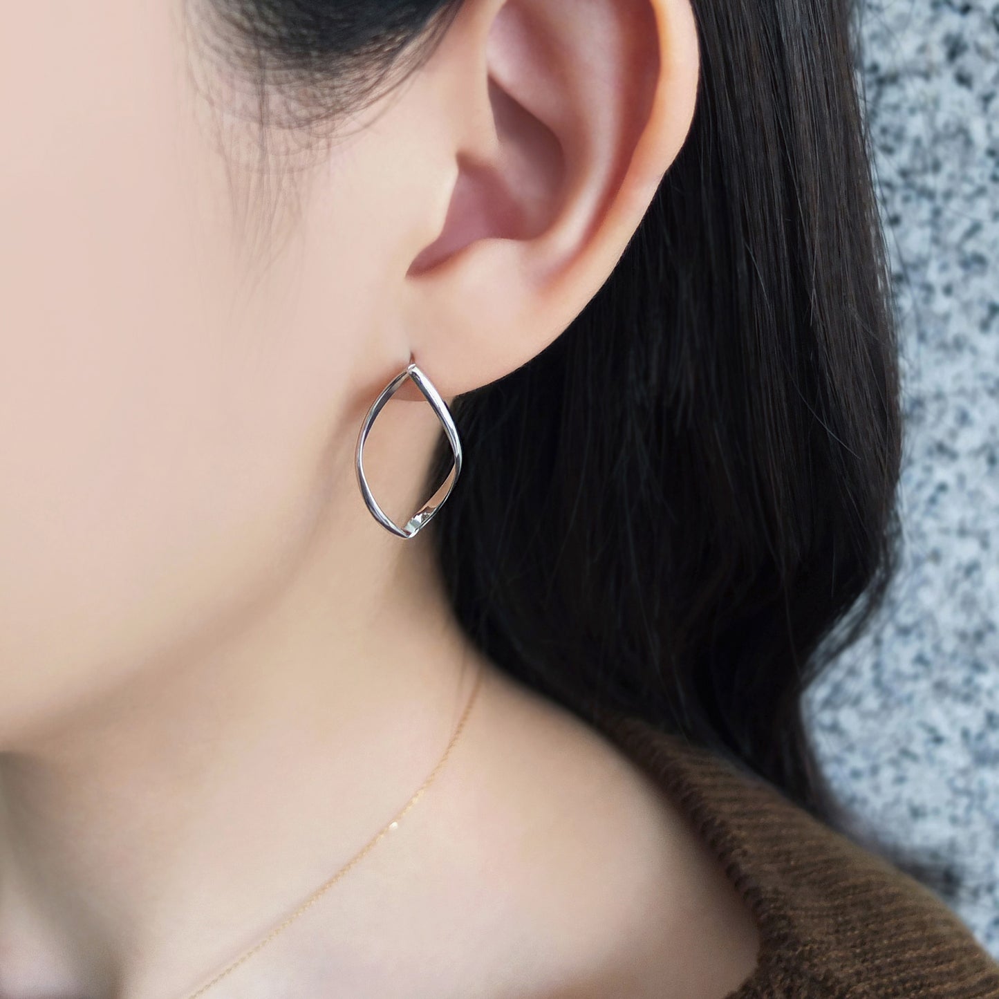 925 Sterling Silver Earrings "Marquise" (Rhodium Plated) - Model Image