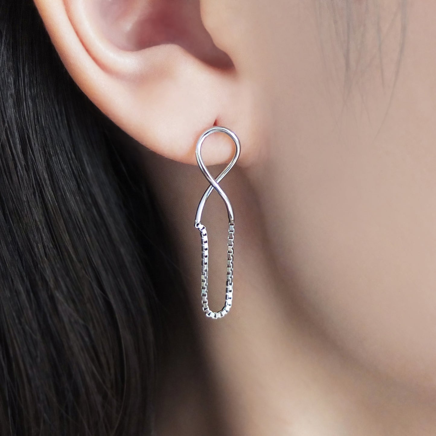 Sterling Silver Earrings "Infinity Venetian Chain" - Model Image