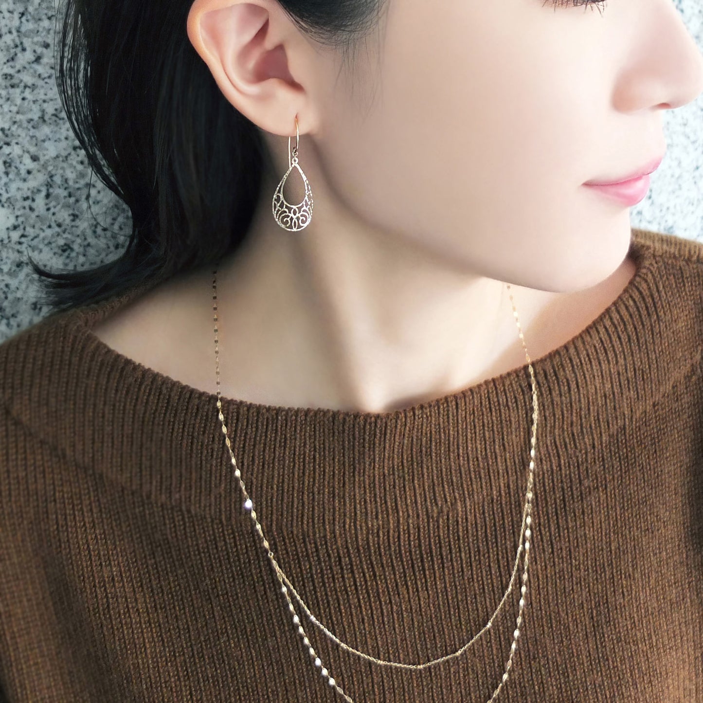 18K/10K Yellow Gold Openwork Drop Earrings - Model Image