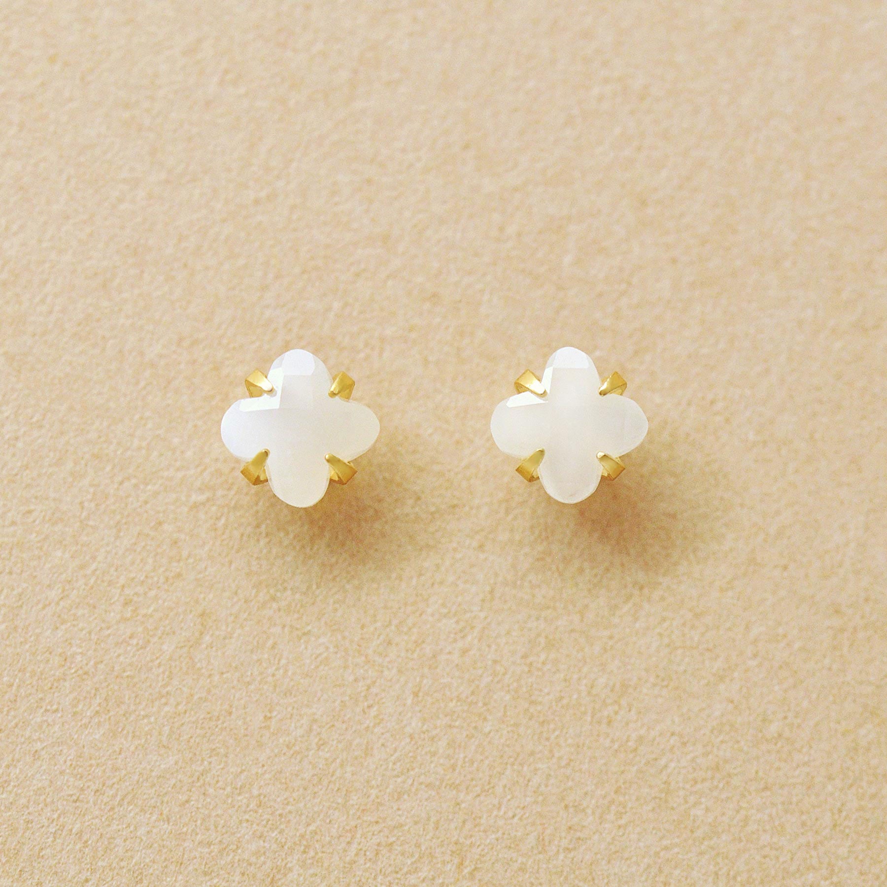 [Second Earrings] 18K Lily Cut Moonstone Earrings (Yellow Gold) - Product Image