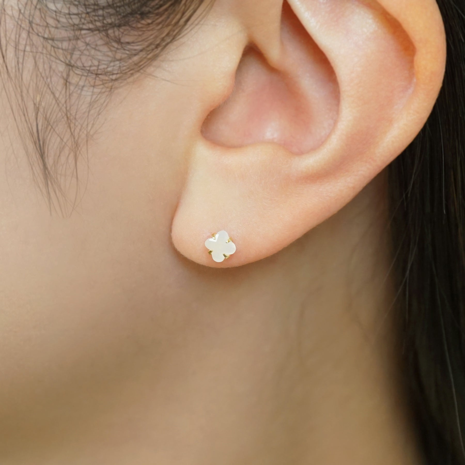 [Second Earrings] 18K Lily Cut Moonstone Earrings (Yellow Gold) - Model Image