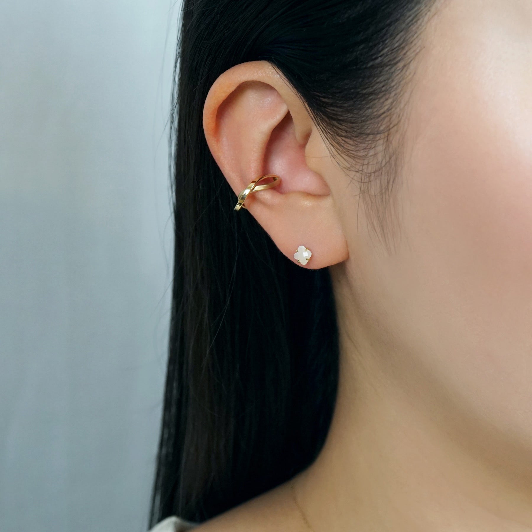 [Second Earrings] 18K Lily Cut Moonstone Earrings (Yellow Gold) - Model Image