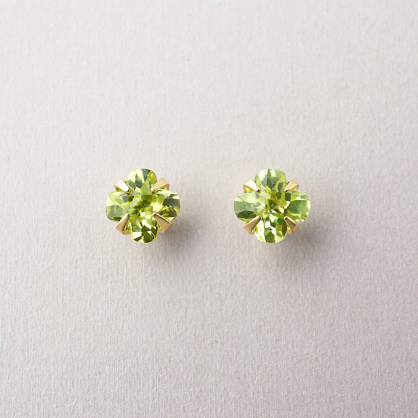 [Second Earrings] 18K Lily Cut Peridot Earrings (Yellow Gold) - Product Image