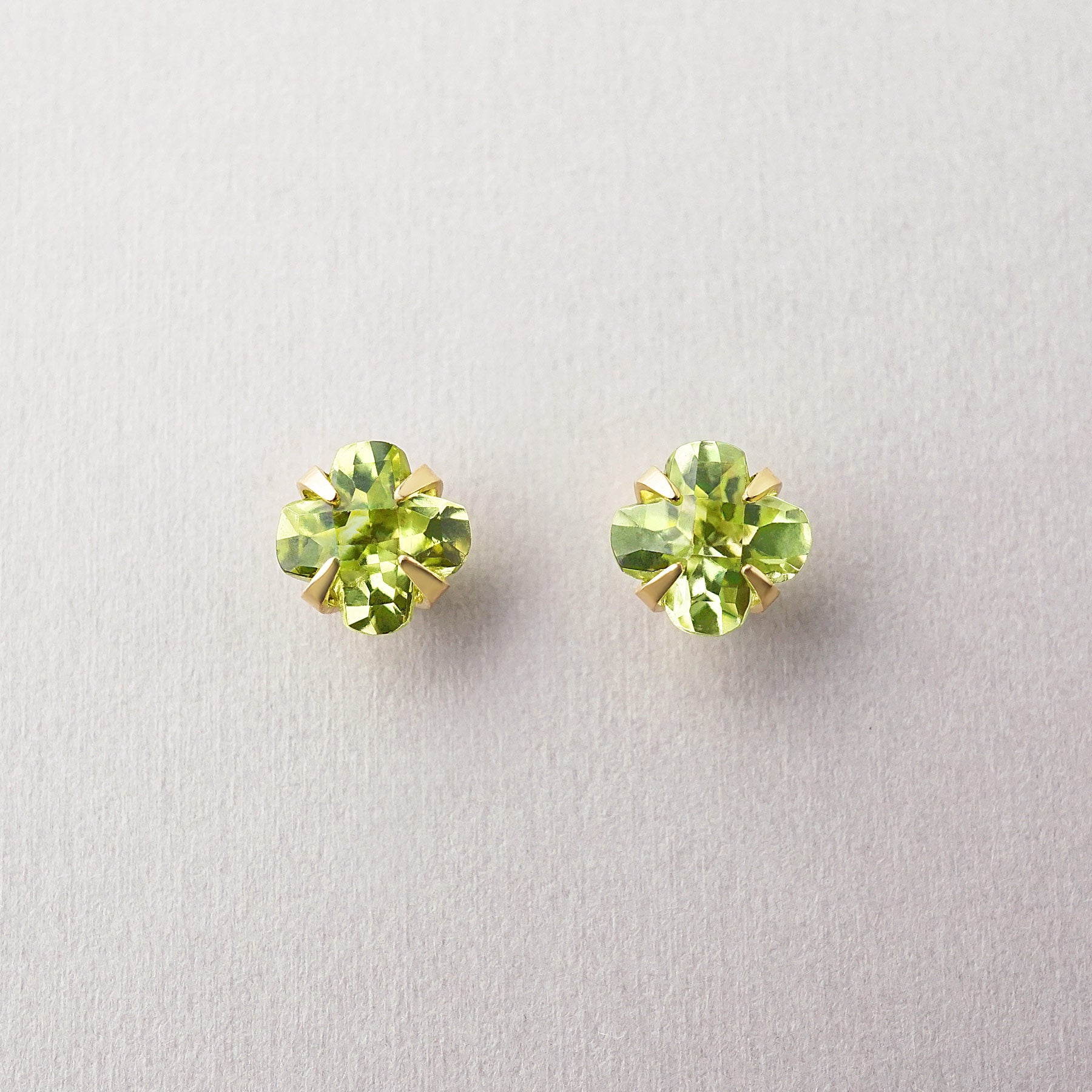 [Second Earrings] 18K Lily Cut Peridot Earrings (Yellow Gold) - Product Image