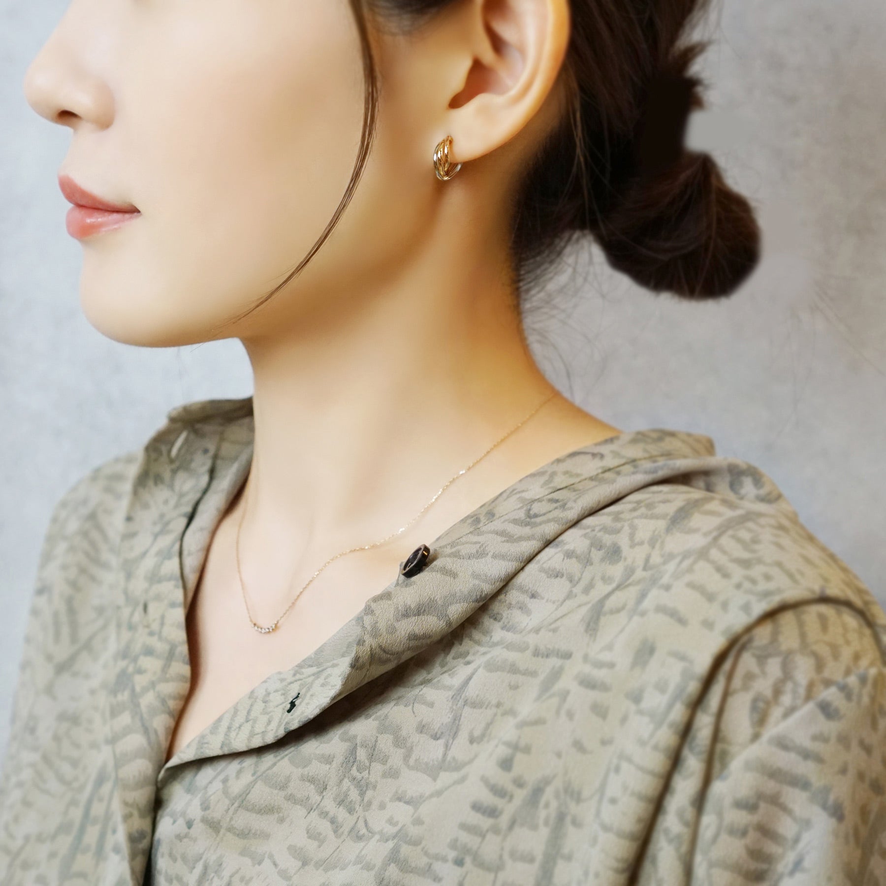 High-Quality Tri-Color Wave Hoop Earrings (Platinum / 18K Yellow Gold / 18K Rose Gold) - Model Image