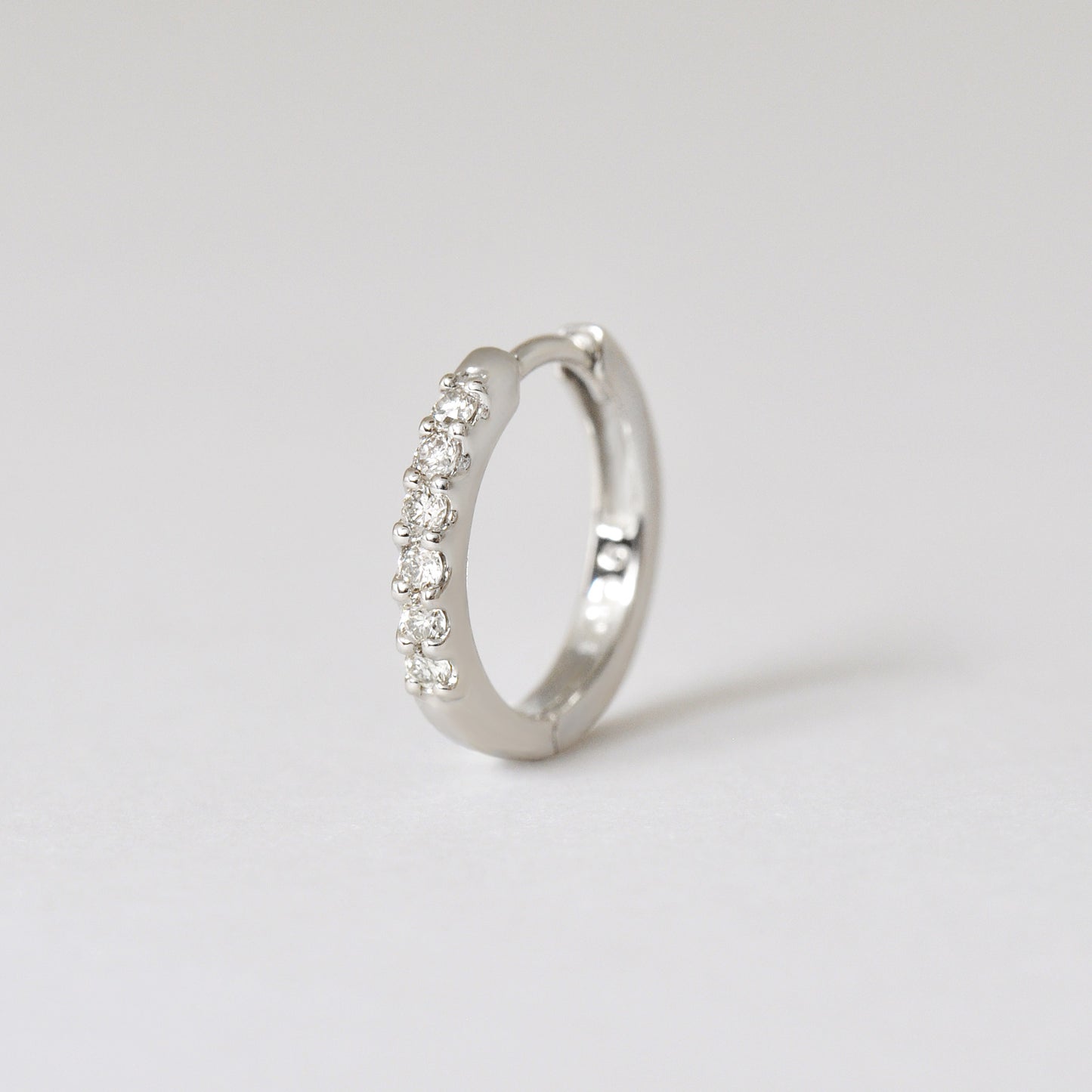 [Solo Earring] Diamond 0.06ct Huggie Hoop Single Earring (Platinum) - Product Image
