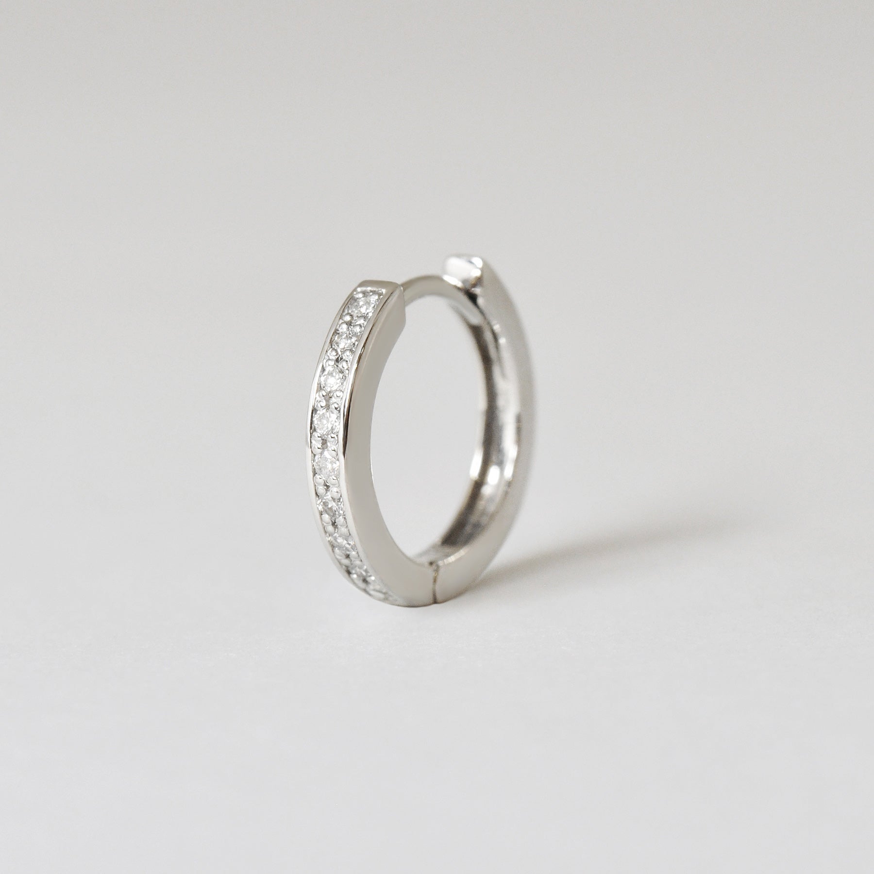 [Solo Earring] Diamond 0.04ct Large Huggie Hoop Single Earring (Platinum) - Product Image