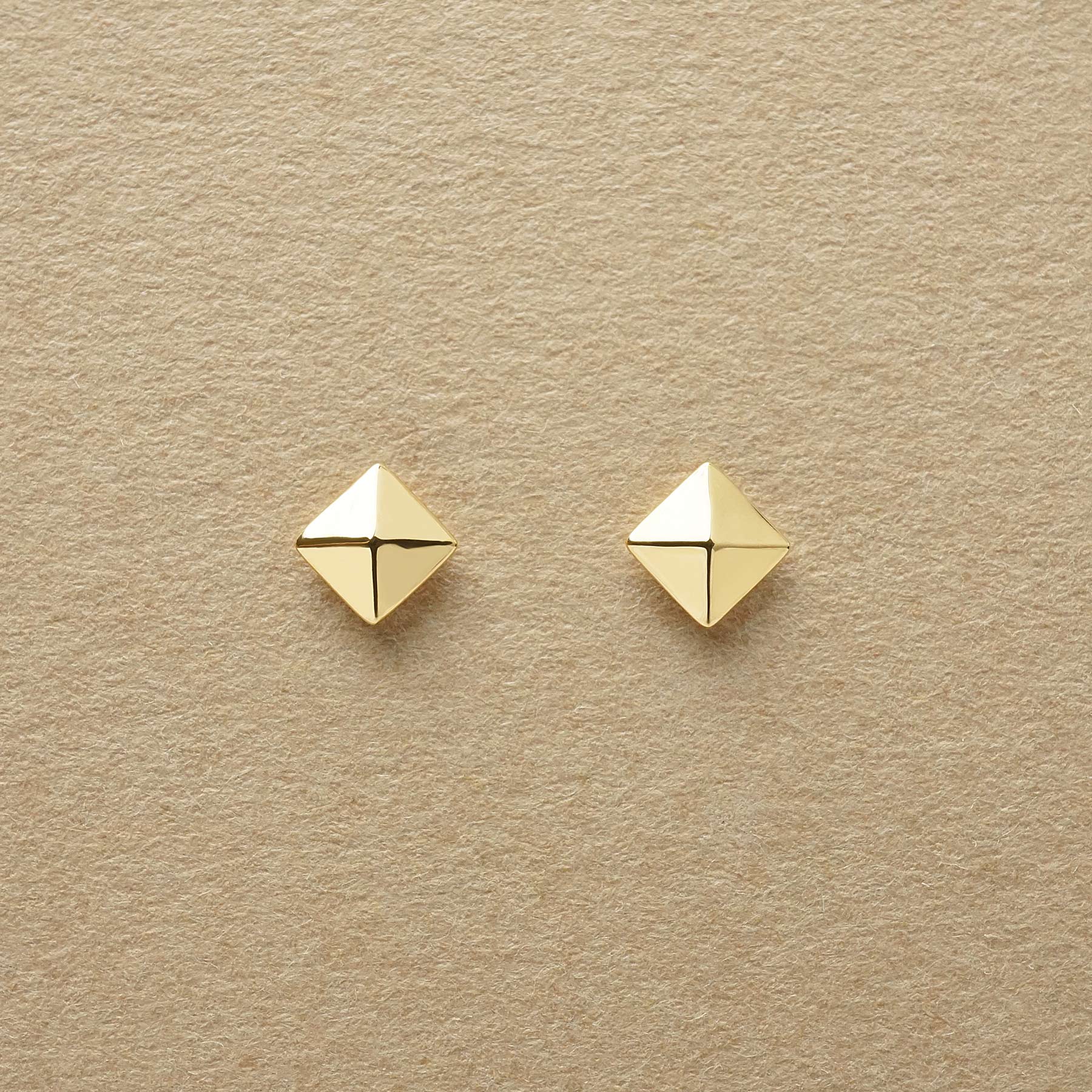 [Second Earrings] 18K Pyramid Stud Earrings [4mm] (Yellow Gold) - Product Image