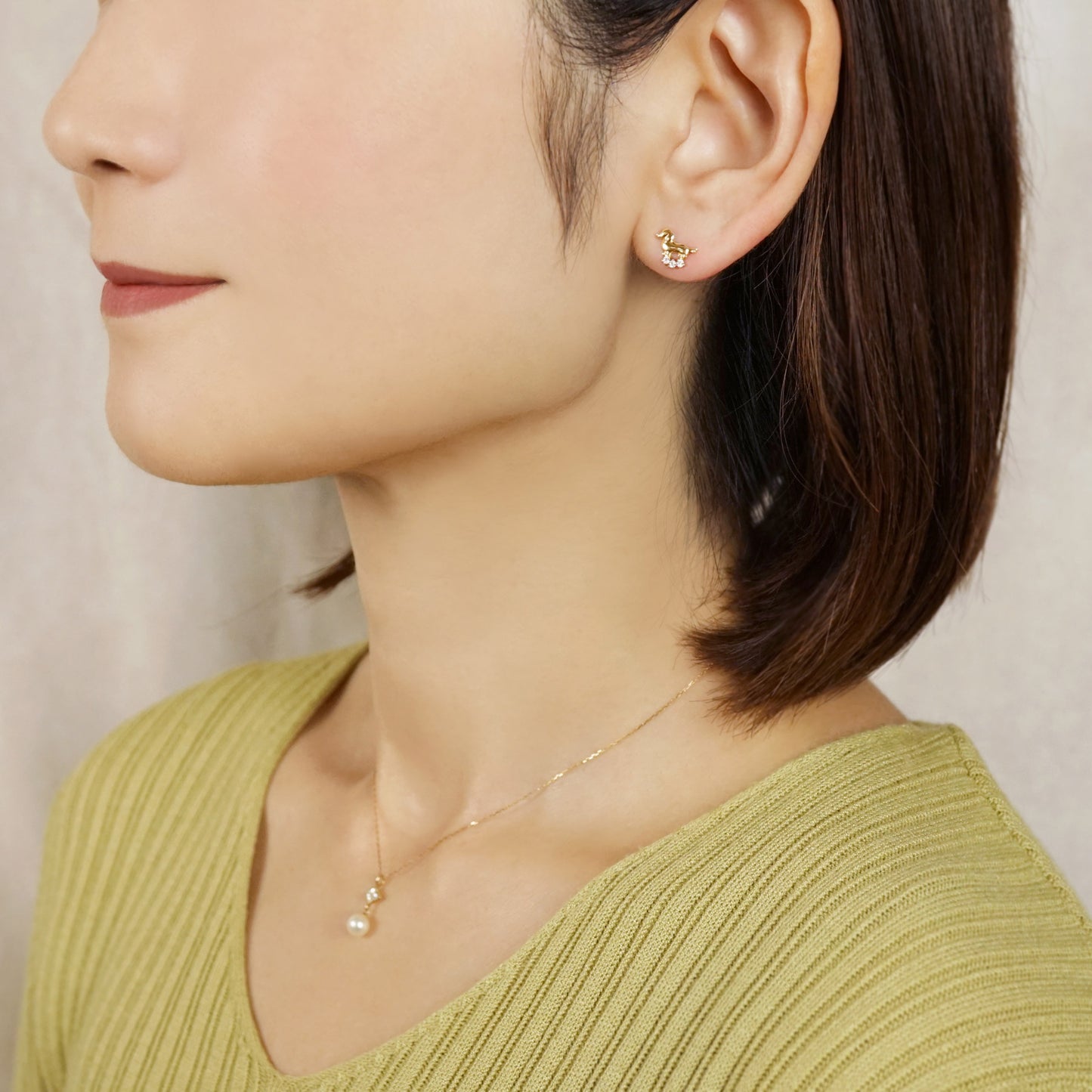 [Solo Earring] 18K/10K Dachshund Single Earring (Yellow Gold) - Model Image