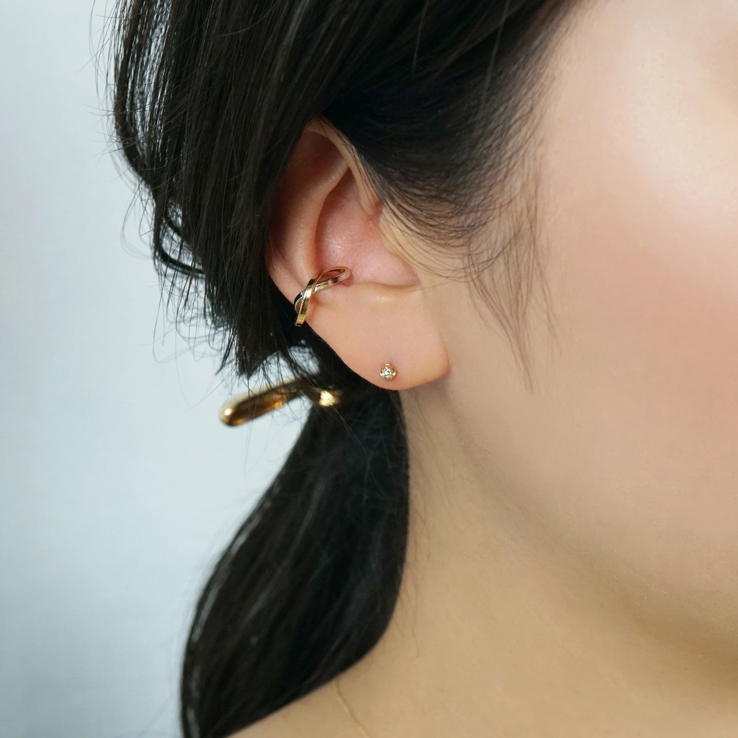 [Second Earrings] 18K Brown Diamond Earrings 0.08ct (Yellow Gold) - Model Image