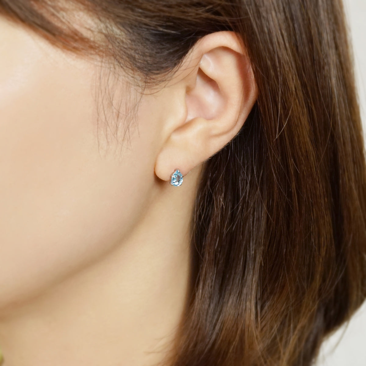 [Second Earrings] Platinum Blue Topaz Drop Earrings - Model Image