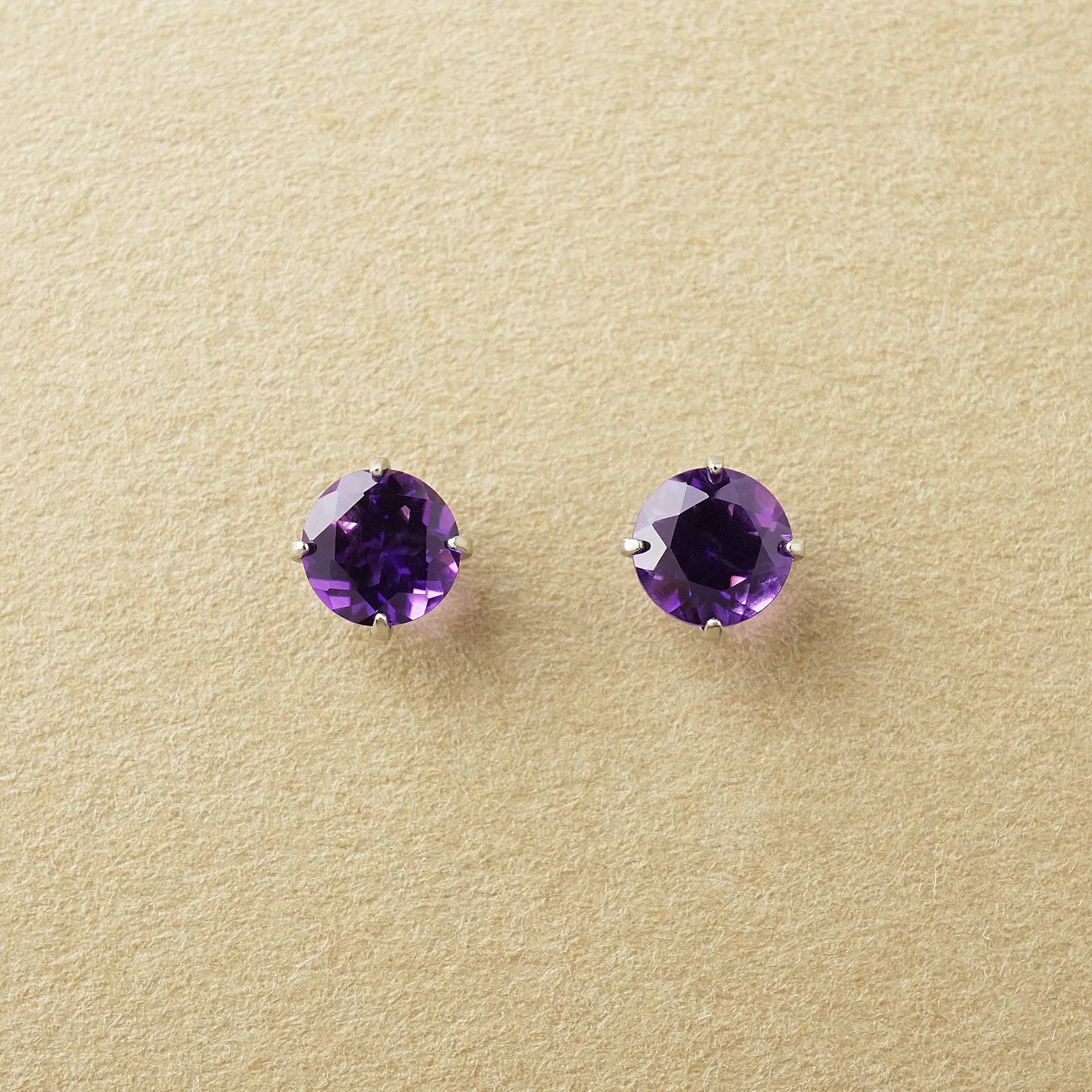 [Second Earrings] Platinum Amethyst Earrings [4mm] - Product Image