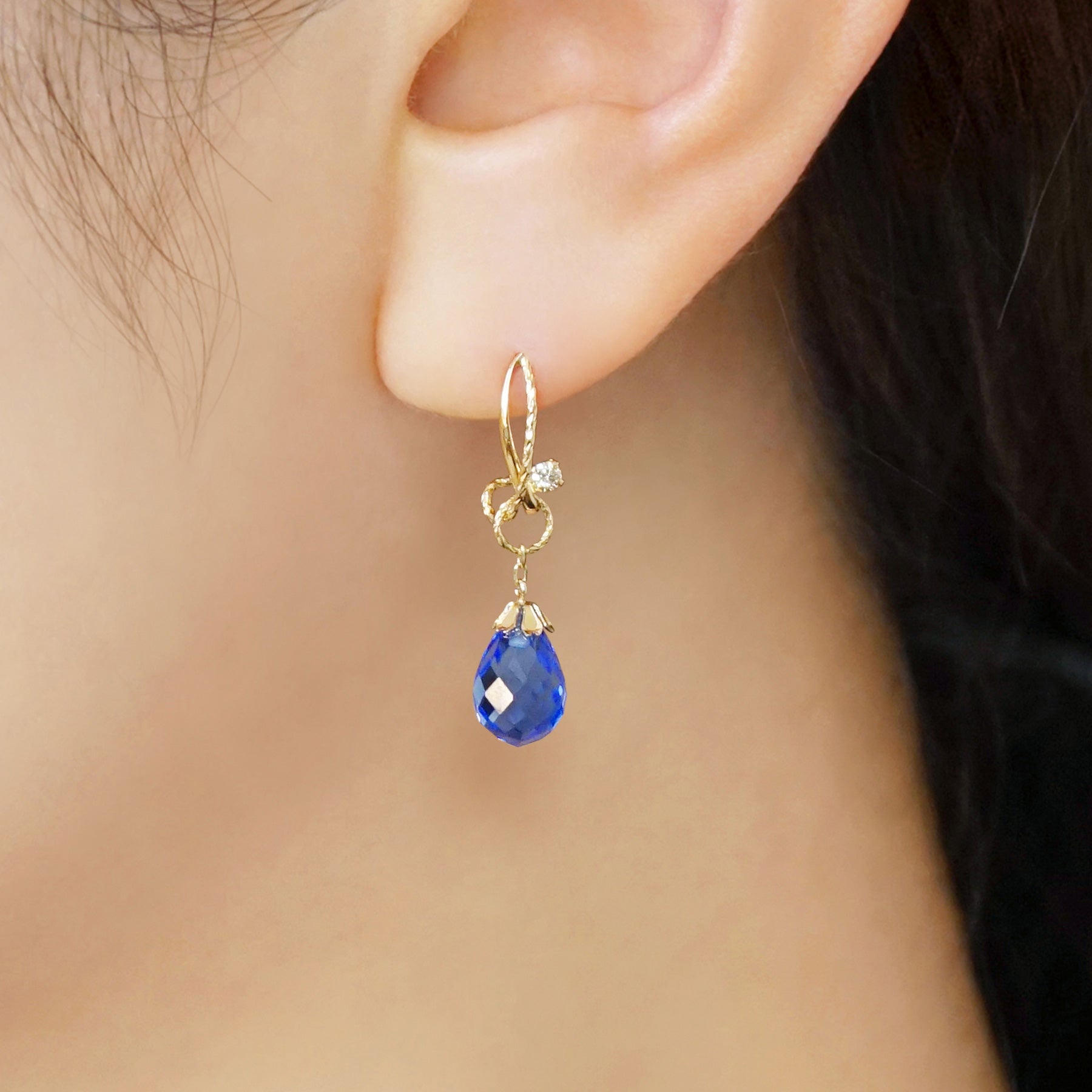 [Palette] 10K Blue Quartz Dew Drop Flower Charms (Large Link) (Yellow Gold) - Model Image