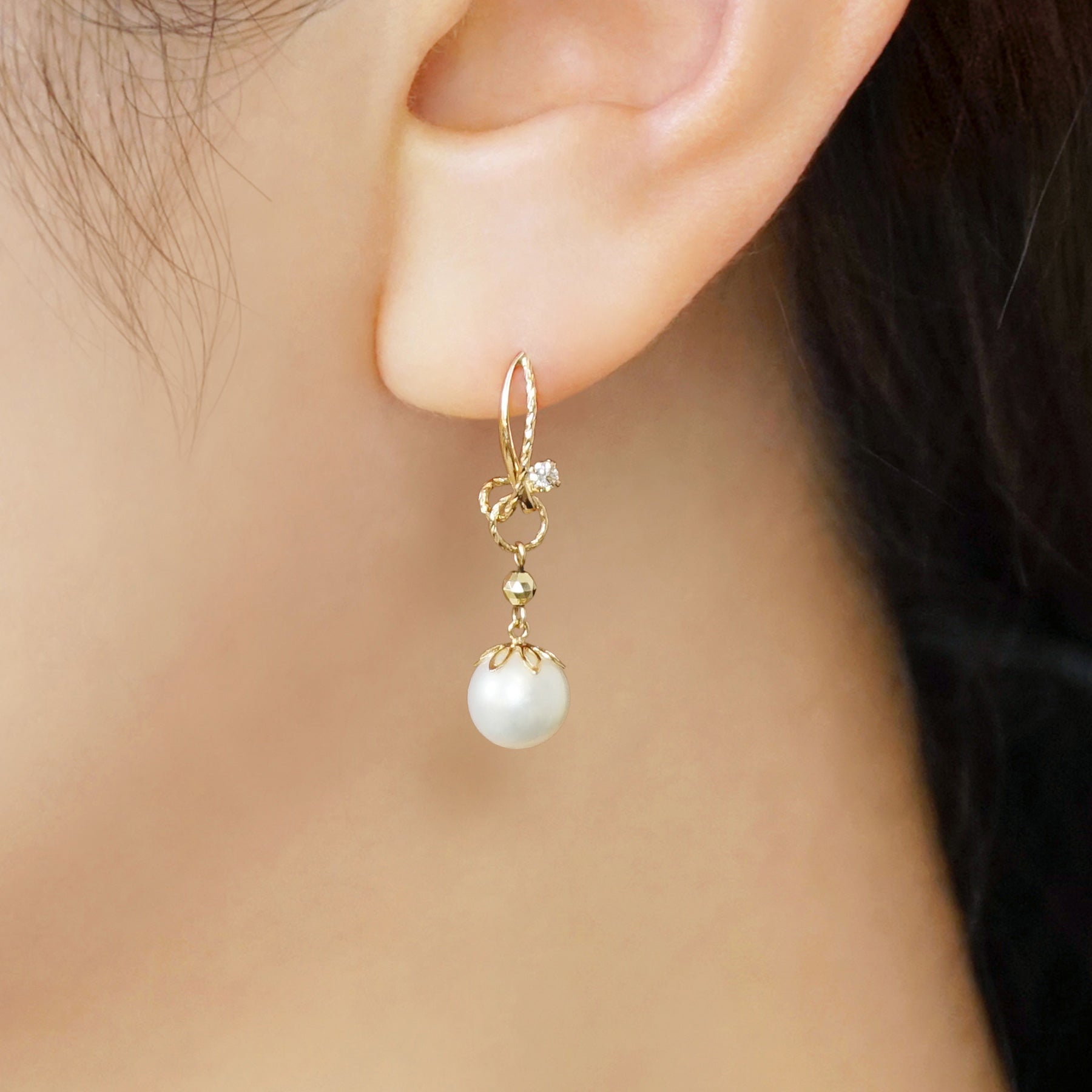 [Palette] 10K Freshwater Pearl Anemone Charms (Large Link) (Yellow Gold) - Model Image