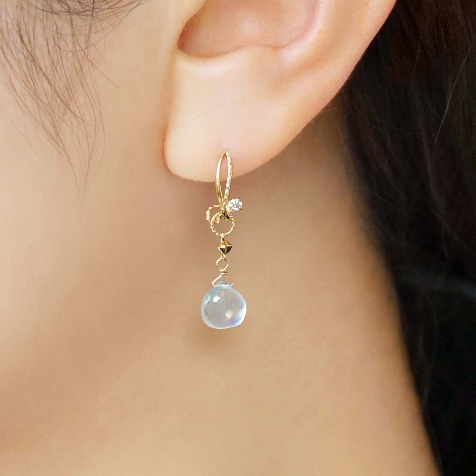 [Palette] 10K Aquamarine Sky Maroon Charms (Large Link) (Yellow Gold) - Model Image