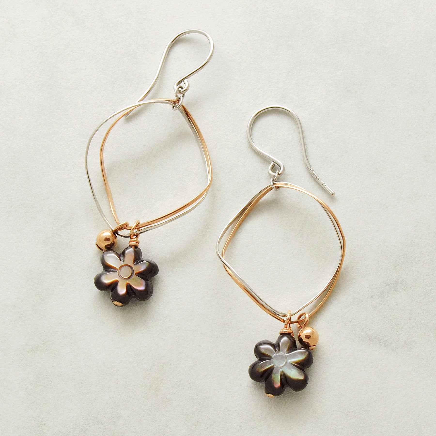 Gold Filled Black Shell Flower Combination Color Wire Earrings - Product Image